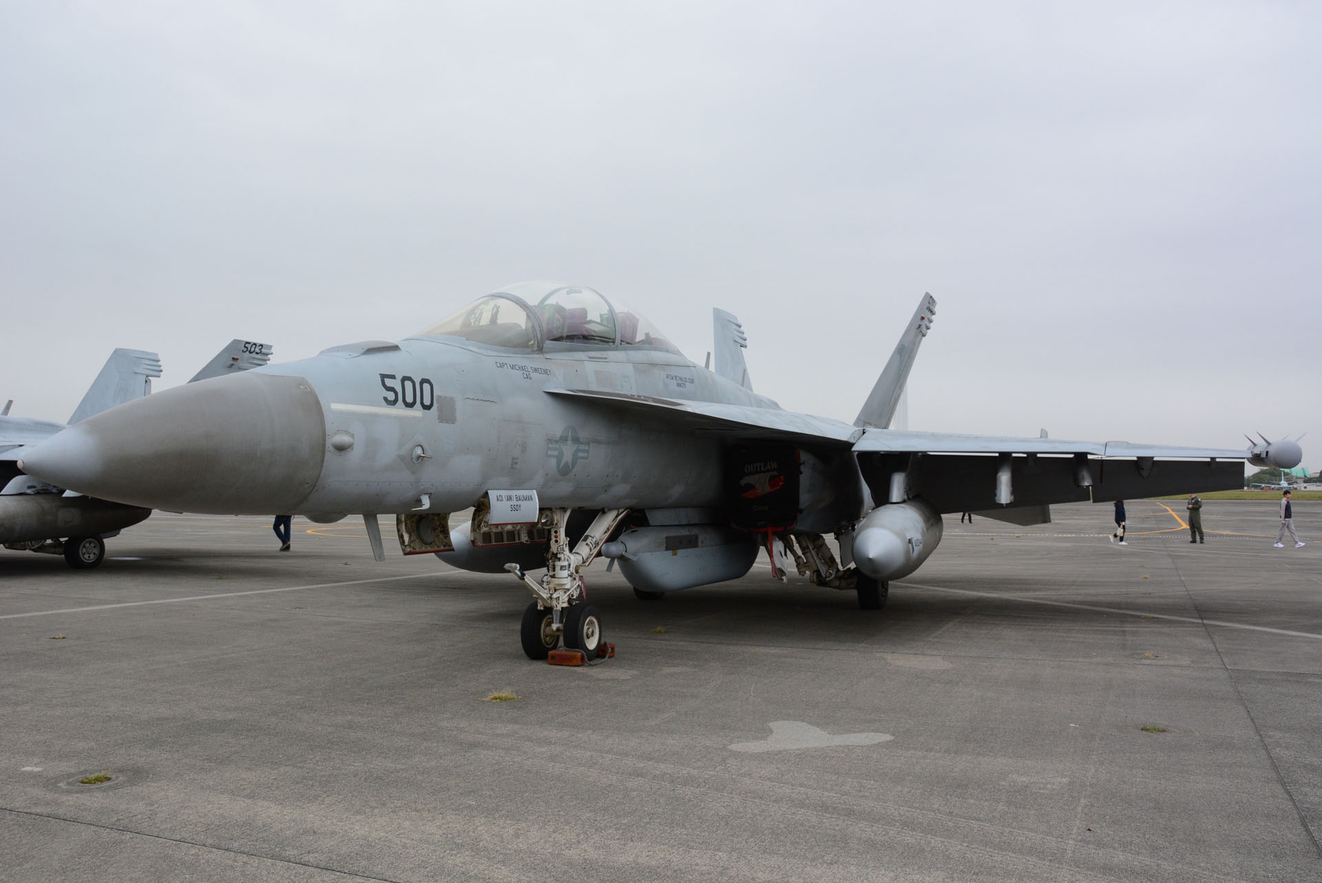 本物の戦闘機を間近で見られる興奮がある