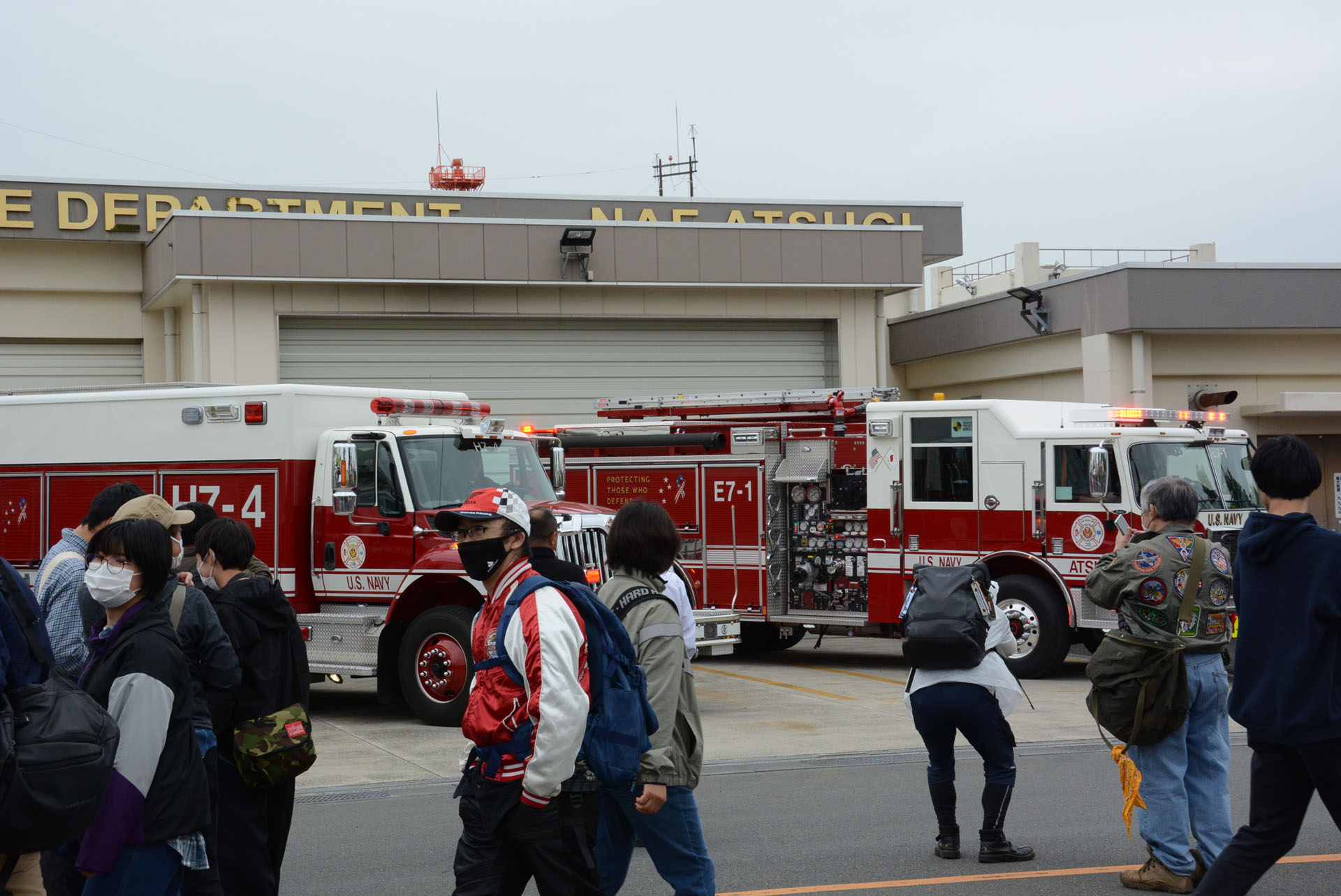 消防車はサイレンを鳴らすパフォーマンス