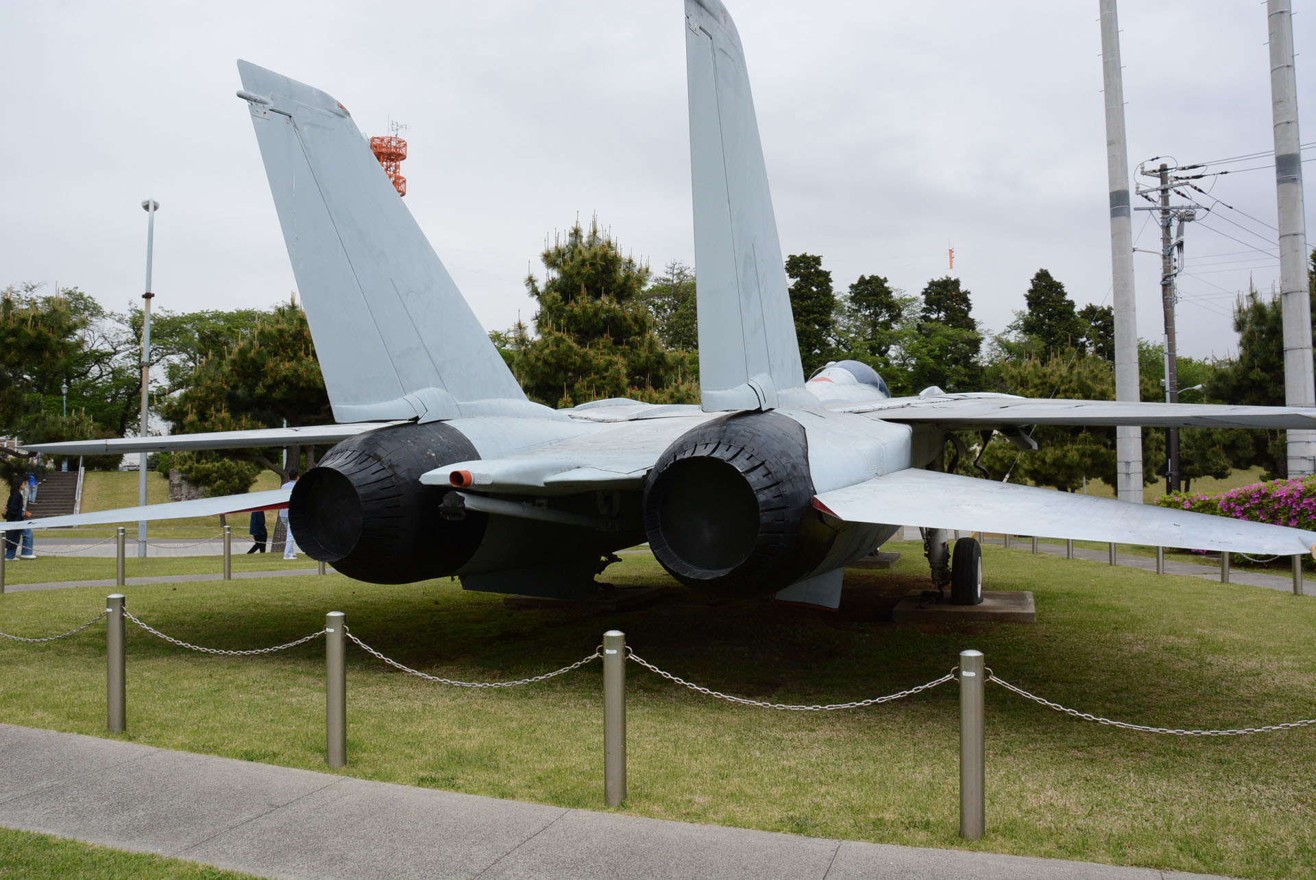 F-14トムキャット。このほかにもいくつもの機体が展示されている