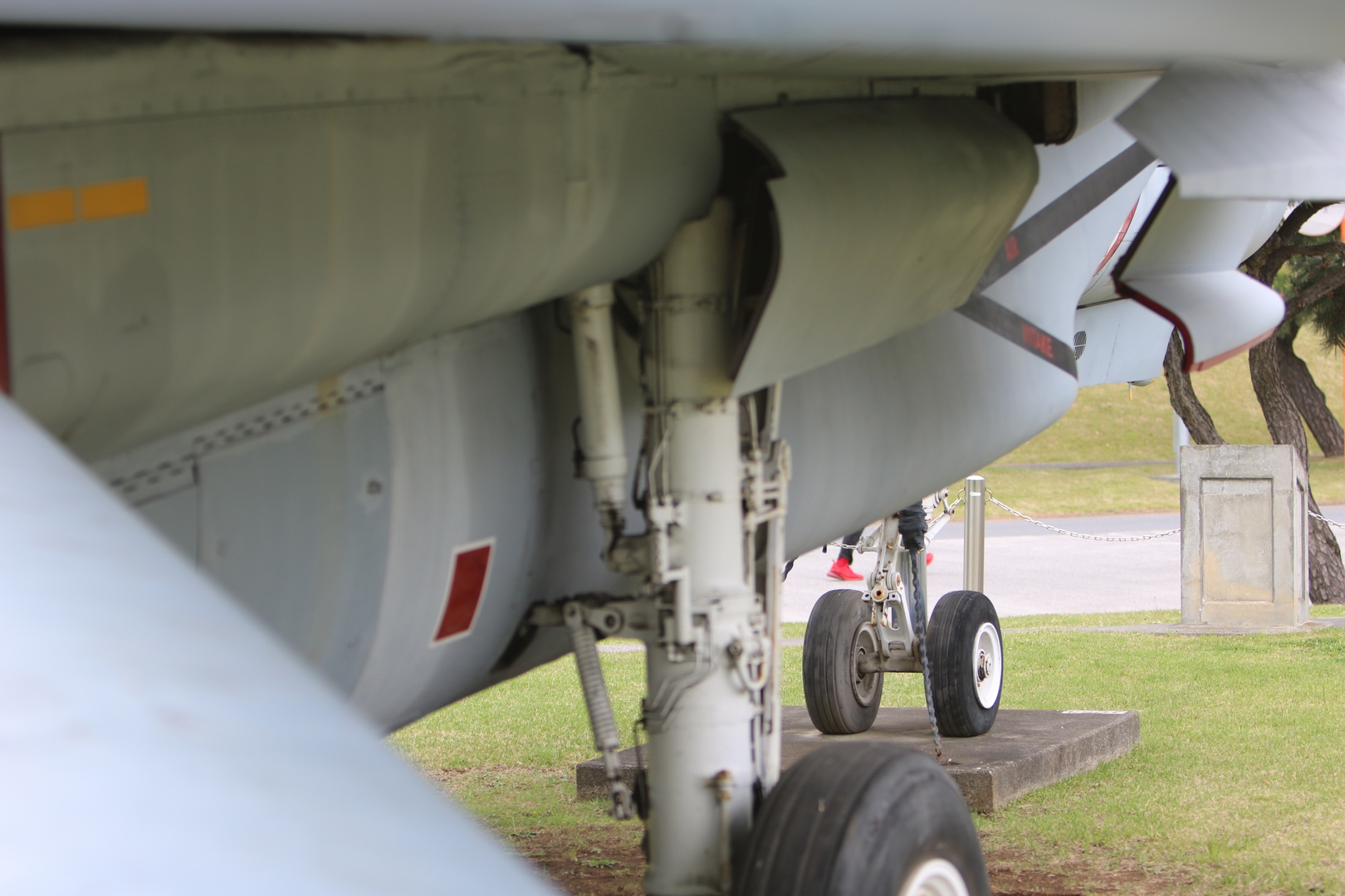 機能的な曲線から除くランディングギアの無骨さがたまらない