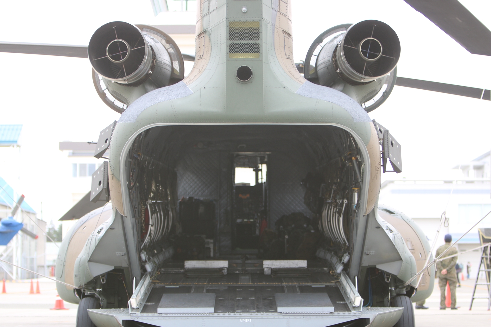 ニュースなどでたまに見る自衛隊機は安心感がある。「ゲート 自衛隊 彼の地にて、斯く戦えり」でも印象的だった