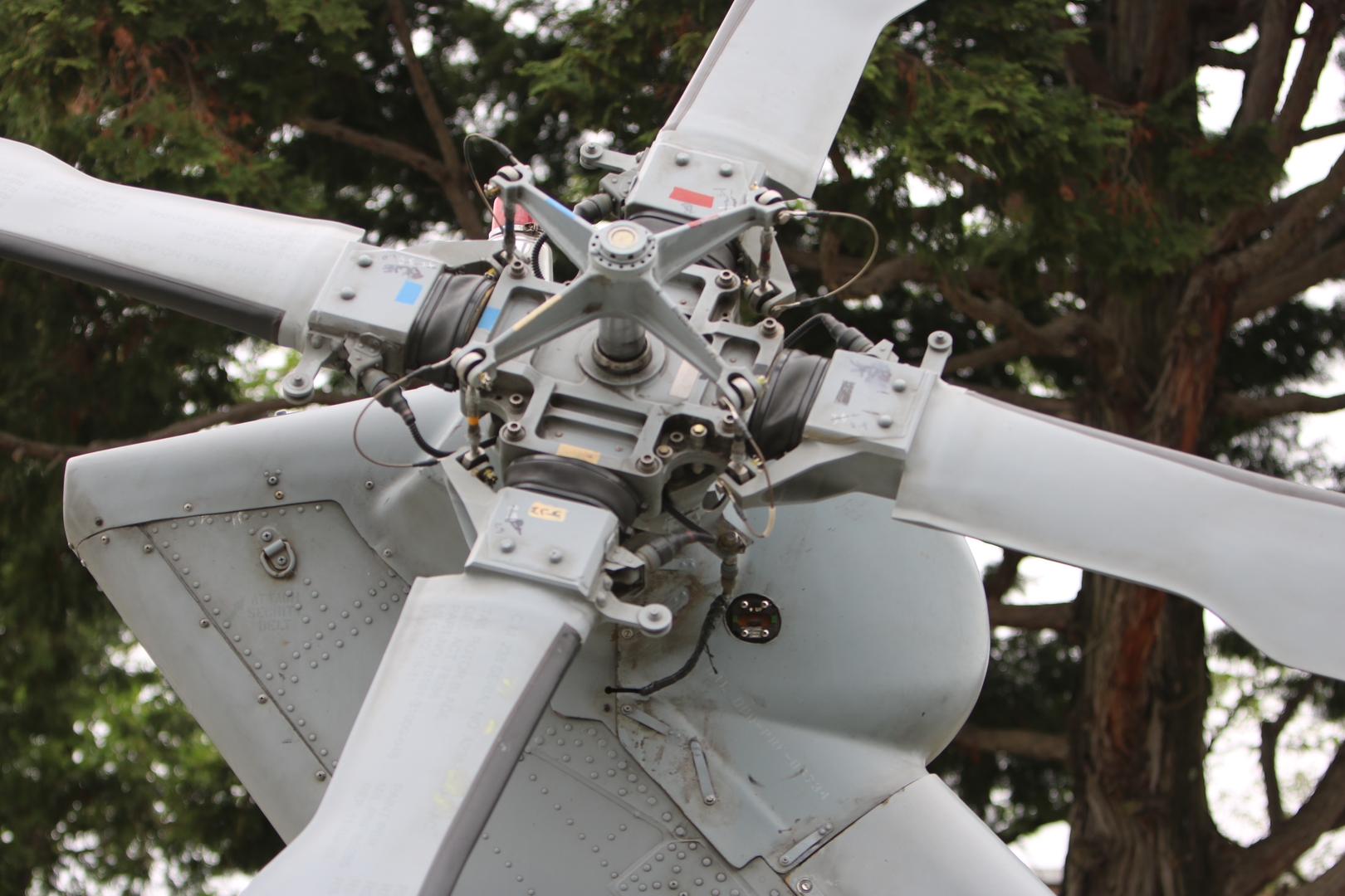 ローターのシンプルさと接合部の細々とした部品のギャップもいい