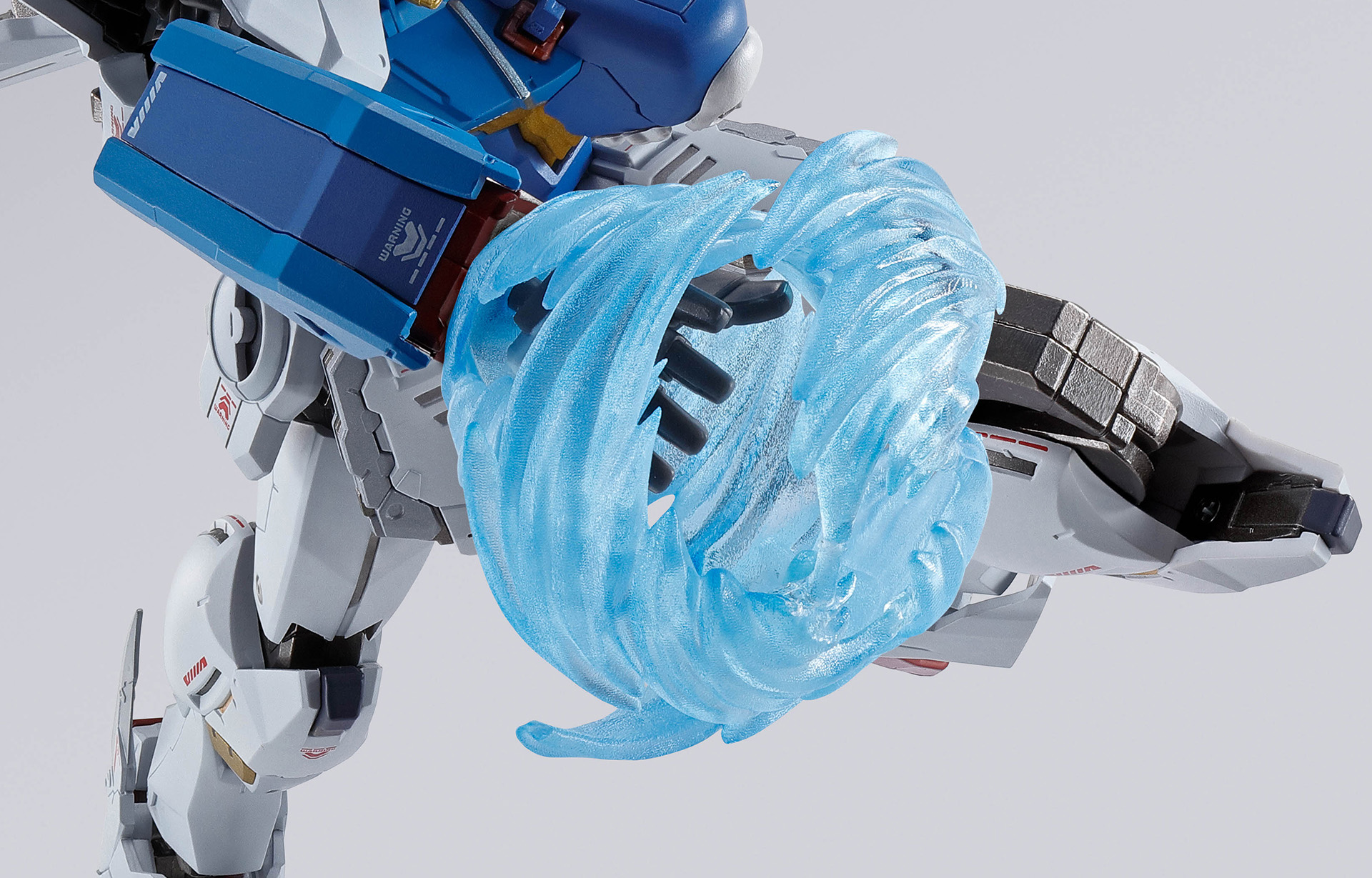 本商品の新規造形パーツのエフェクトパーツ。インプルース・コルニグスとの再戦では逆転を生み出した印象的な装備で、マニピュレーターからIフィールドを発生させるイメージが膨らむ。前作でもX3が使用し、待望の立体化となった