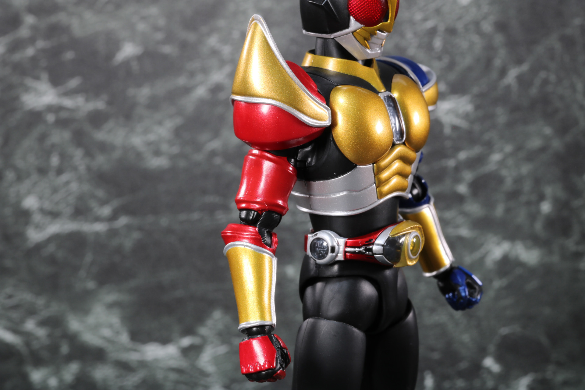 「仮面ライダーアギト フレイムフォーム」の力を宿した右腕