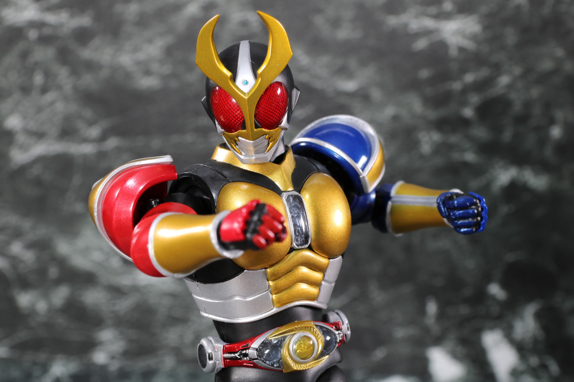 膝立ちのポーズも取ることができる