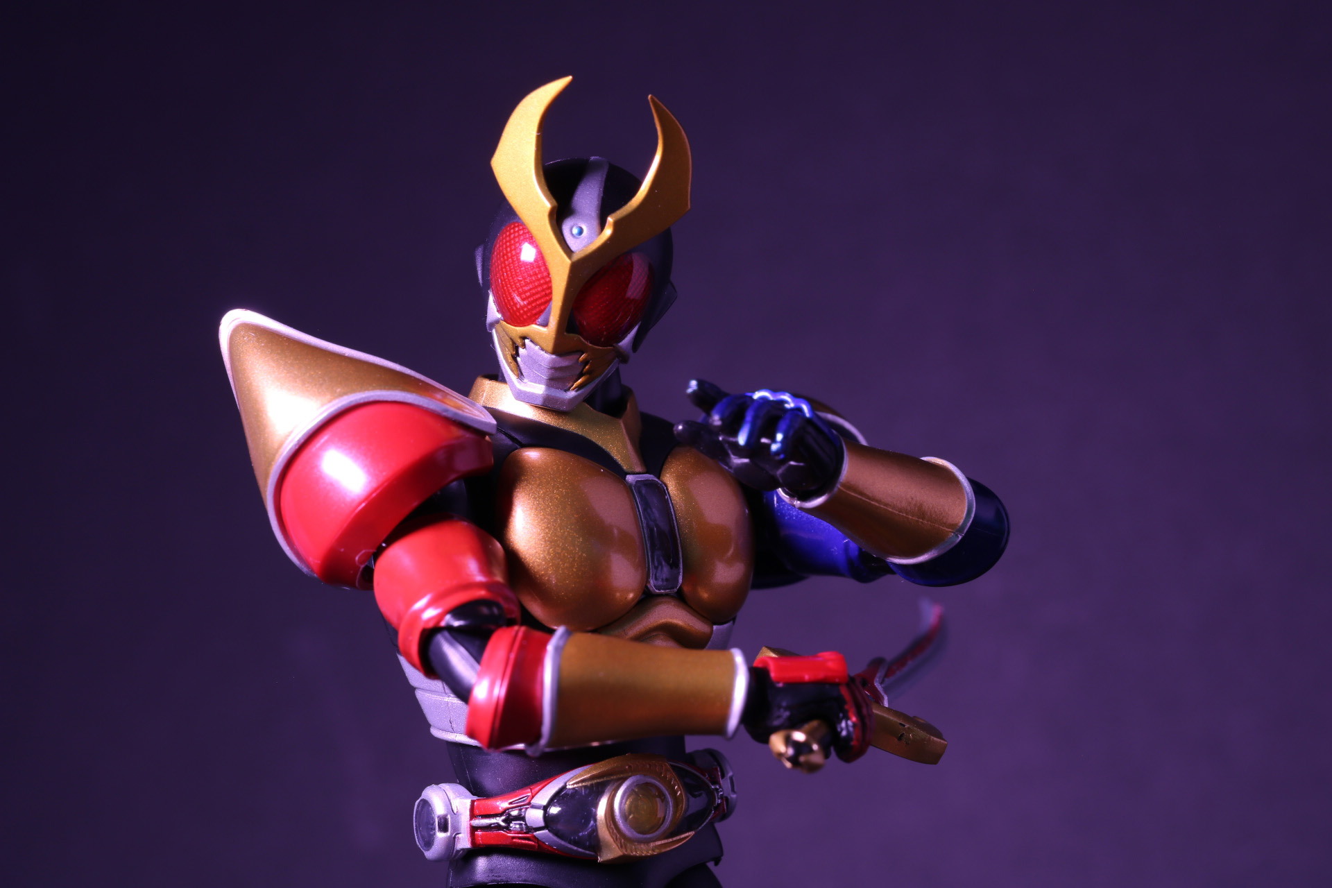 赤のライトでフレイムフォームの雰囲気を表現