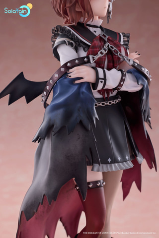 シャニマス」より、ハロウィン衣装「ミッドナイトモンスター」を纏った