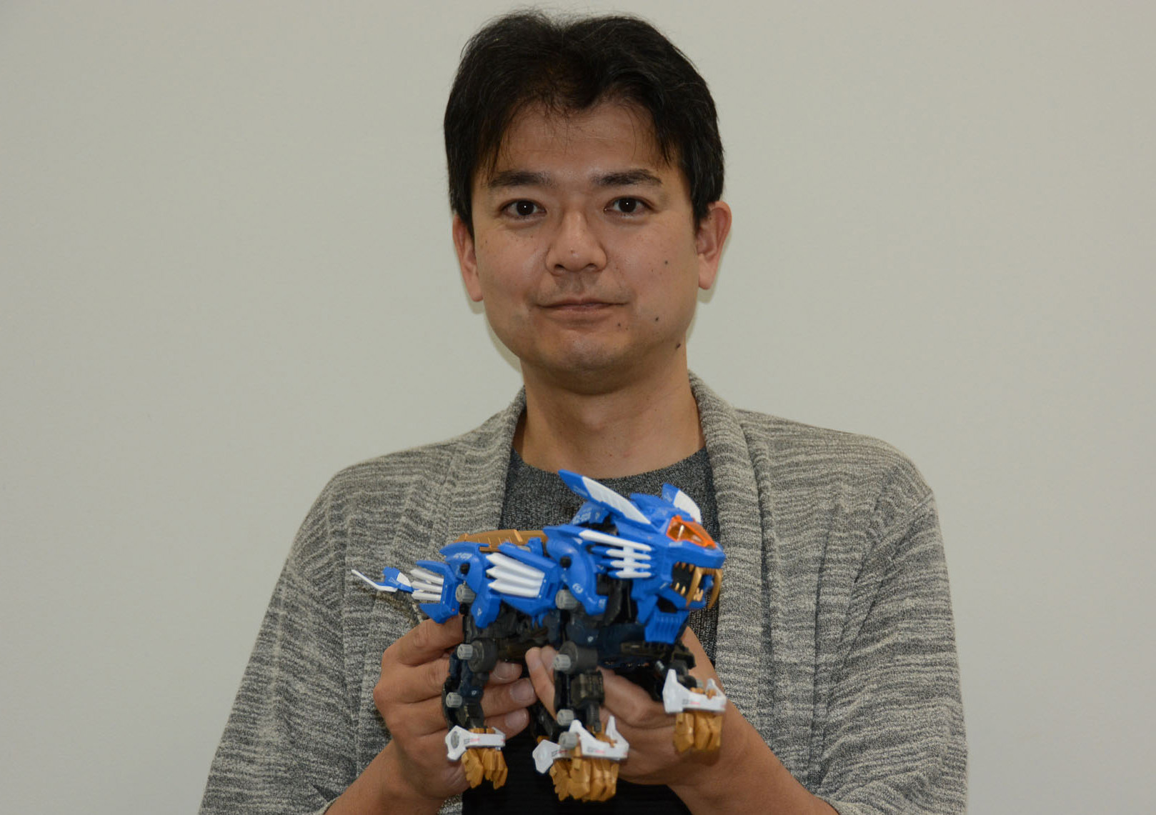 「AZ-01 ブレードライガー」を担当するタカラトミーキャラクタービジネス本部ホビーキャラクター事業室のエキスパート・中瀬崇嗣氏