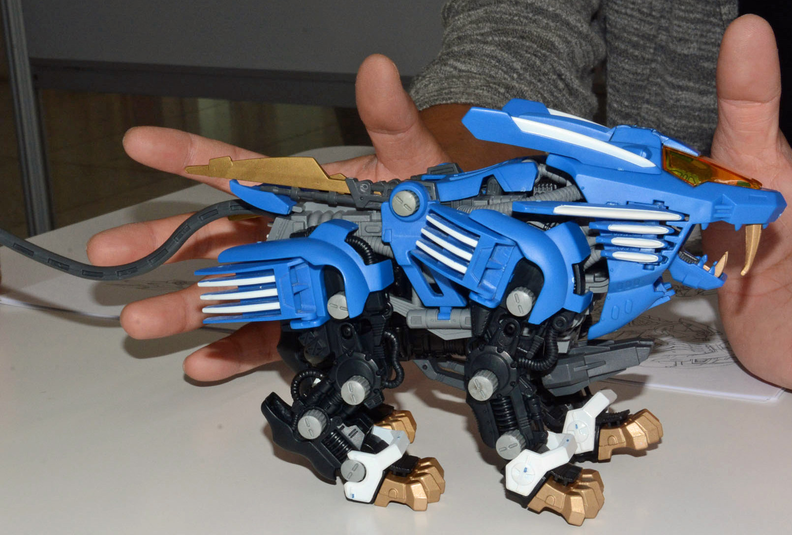 1999年の「ブレードライガー」は胴が短く、かわいらしさも感じさせるバランスだ