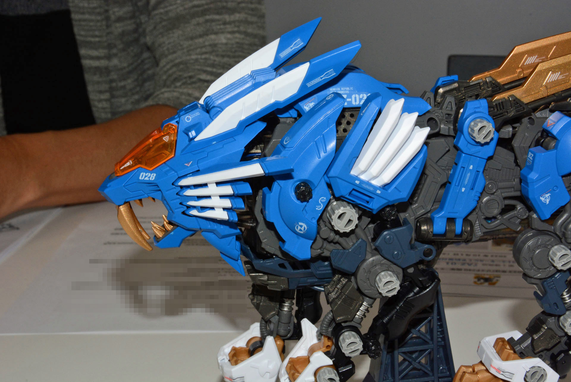 対象年齢15歳以上の「AZ-01 ブレードライガー」は、ディテール表現も非常に細かい