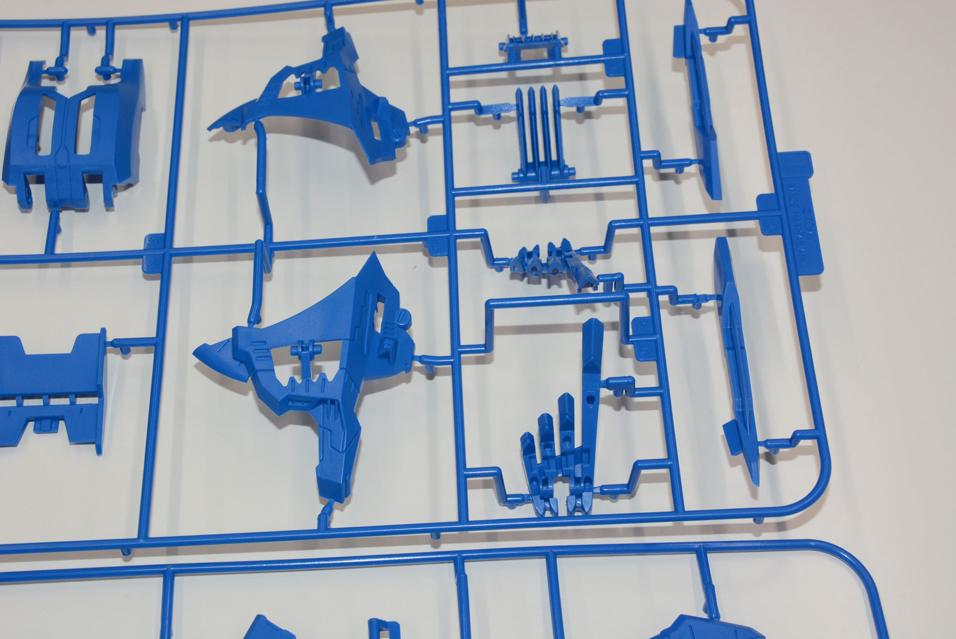 パーツは大きめで組み立てやすさ重視だが、ディテールの密度は濃い