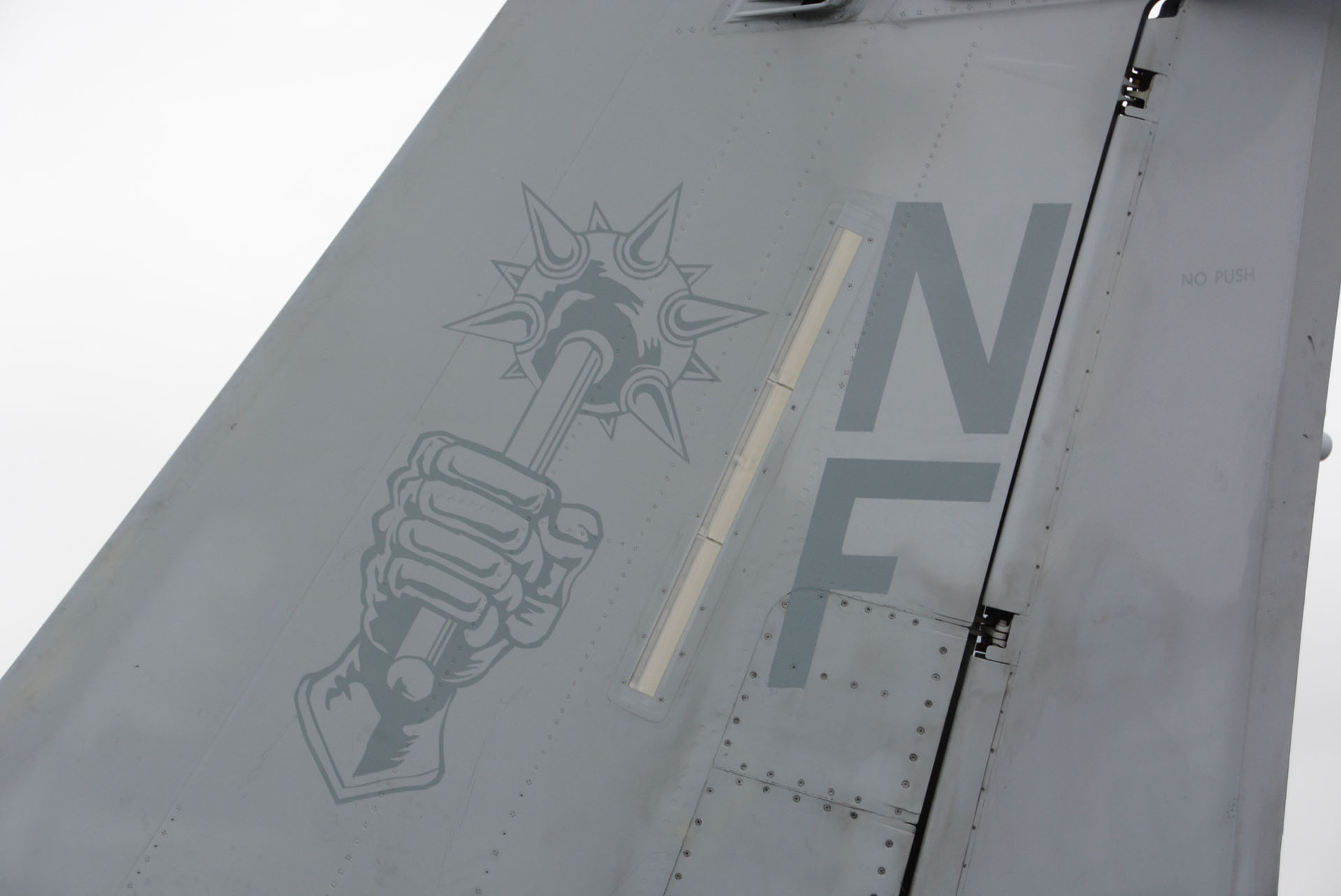 機体によって様々なマークが描かれていた