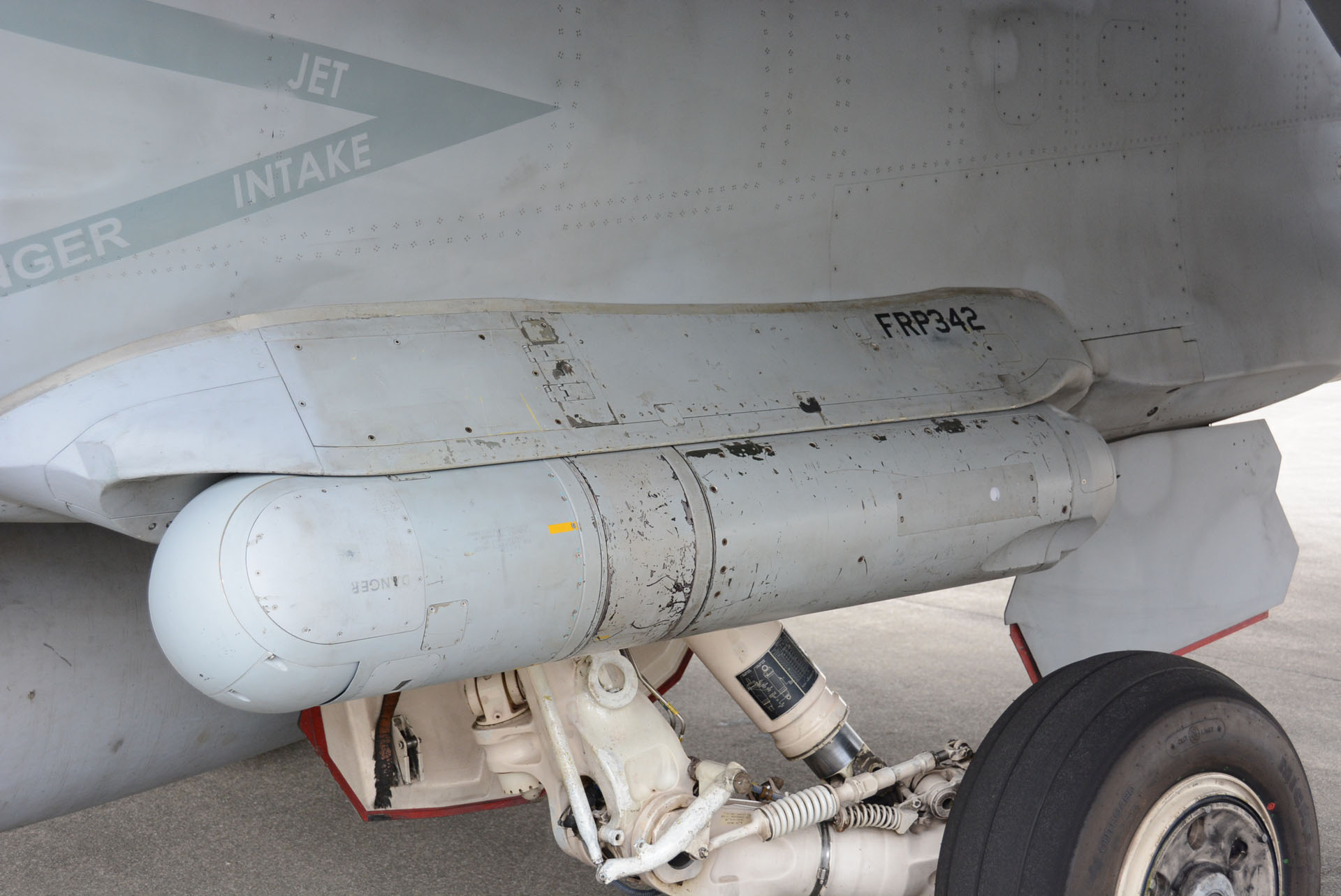 複合センサーが内蔵されているAN/ASQ-228