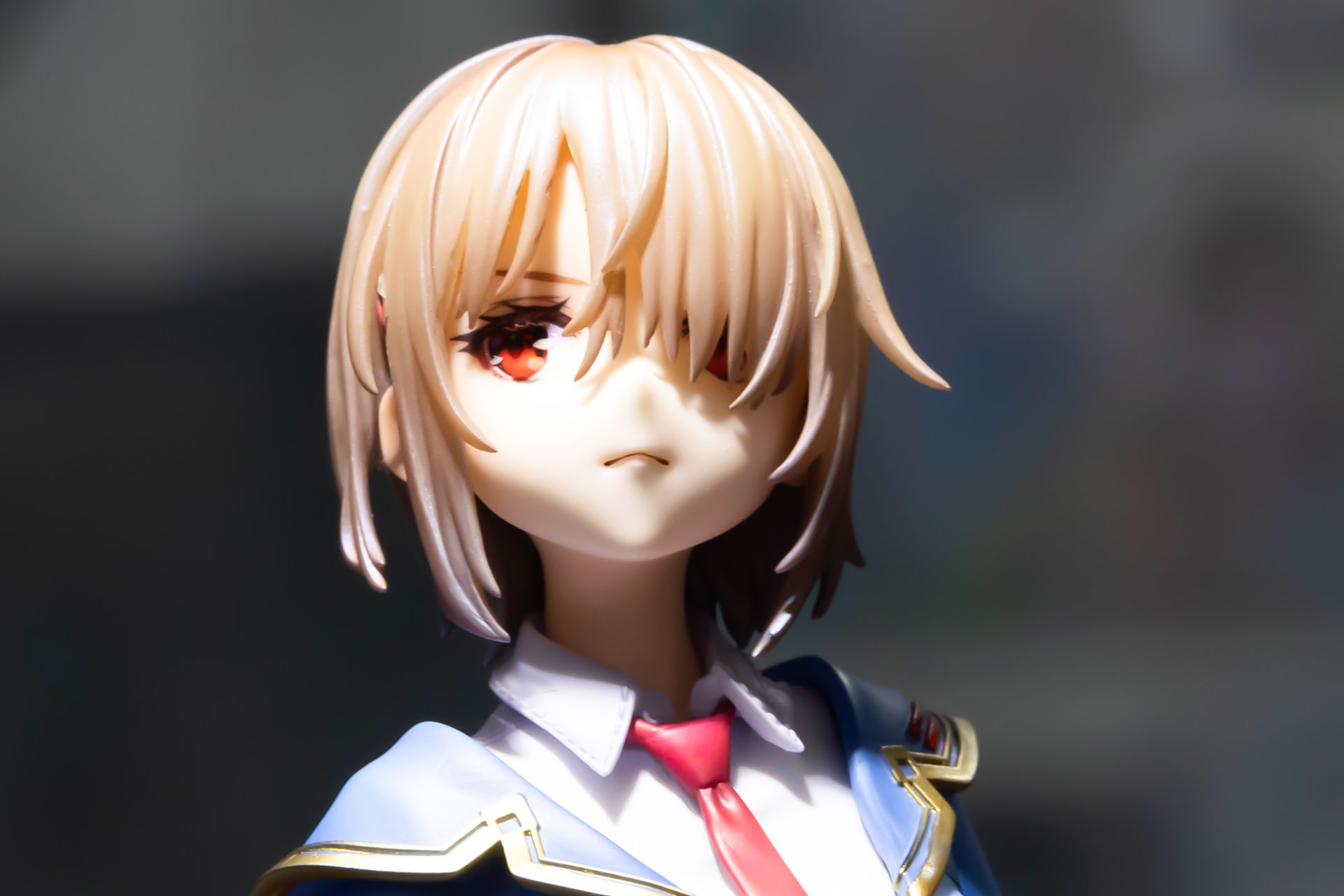 やや乱れ気味の髪型の表現も素晴らしい