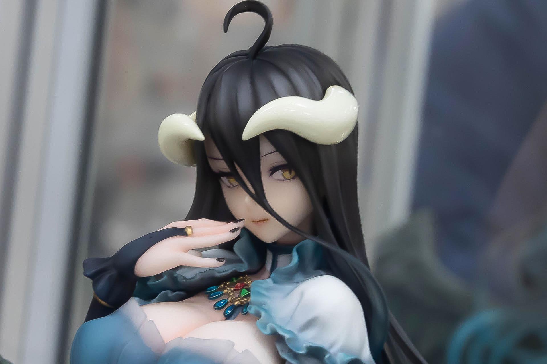 にょろっと突き出した白いツノもアルベドの特徴だ