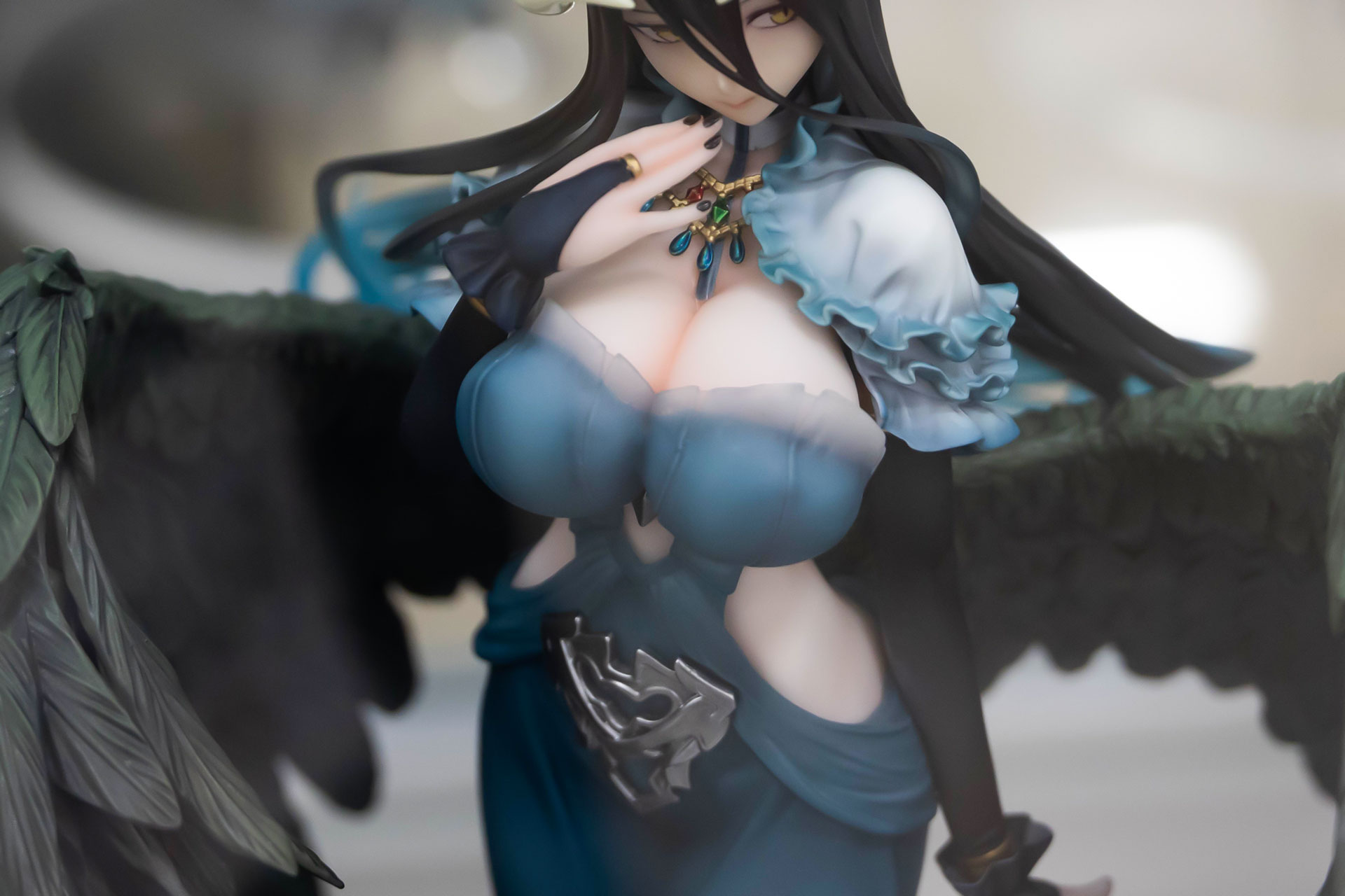 衣装部分にはクリアパーツが使われている