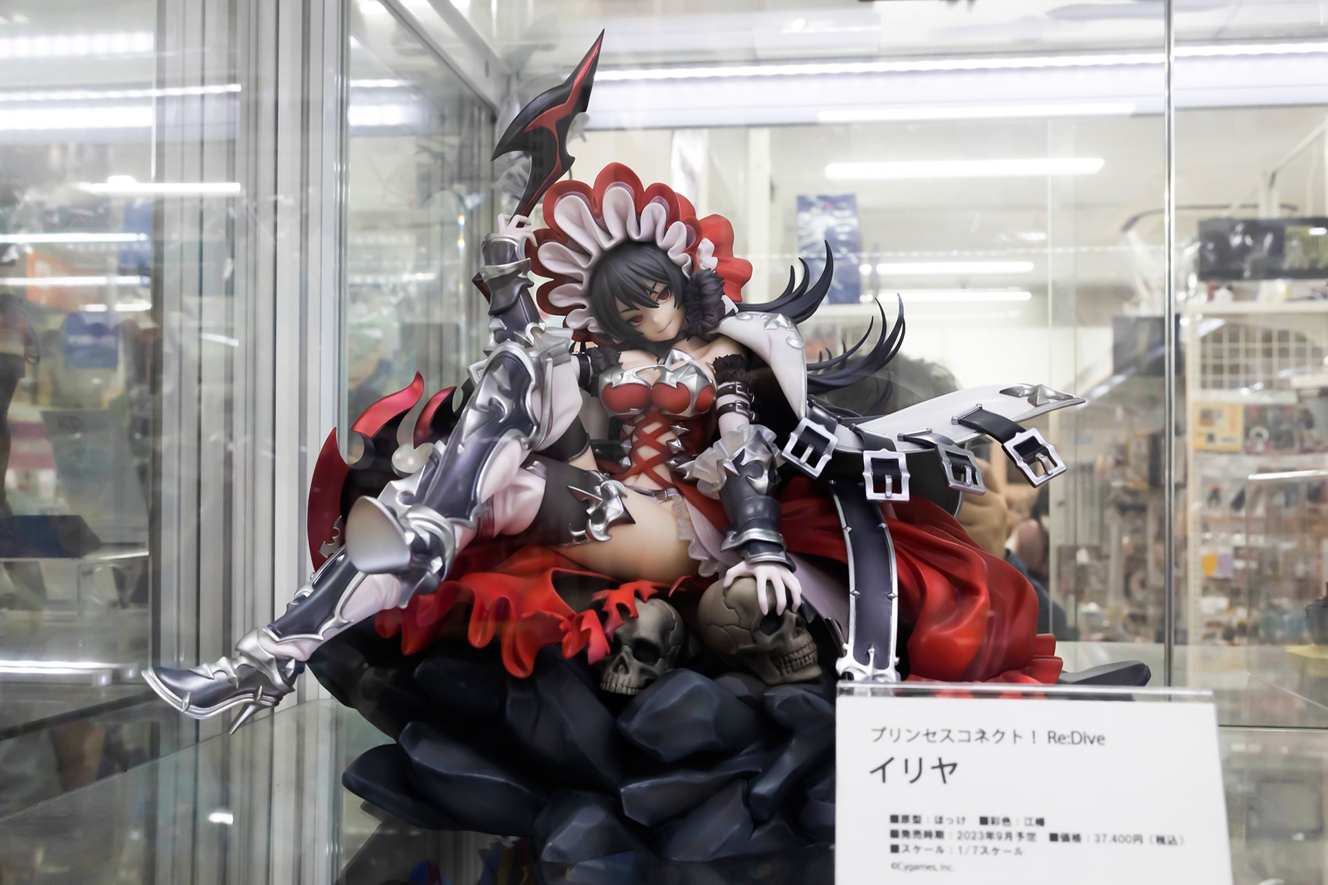 フィギュアの全高は約260mm。材質はプラスチック製だ