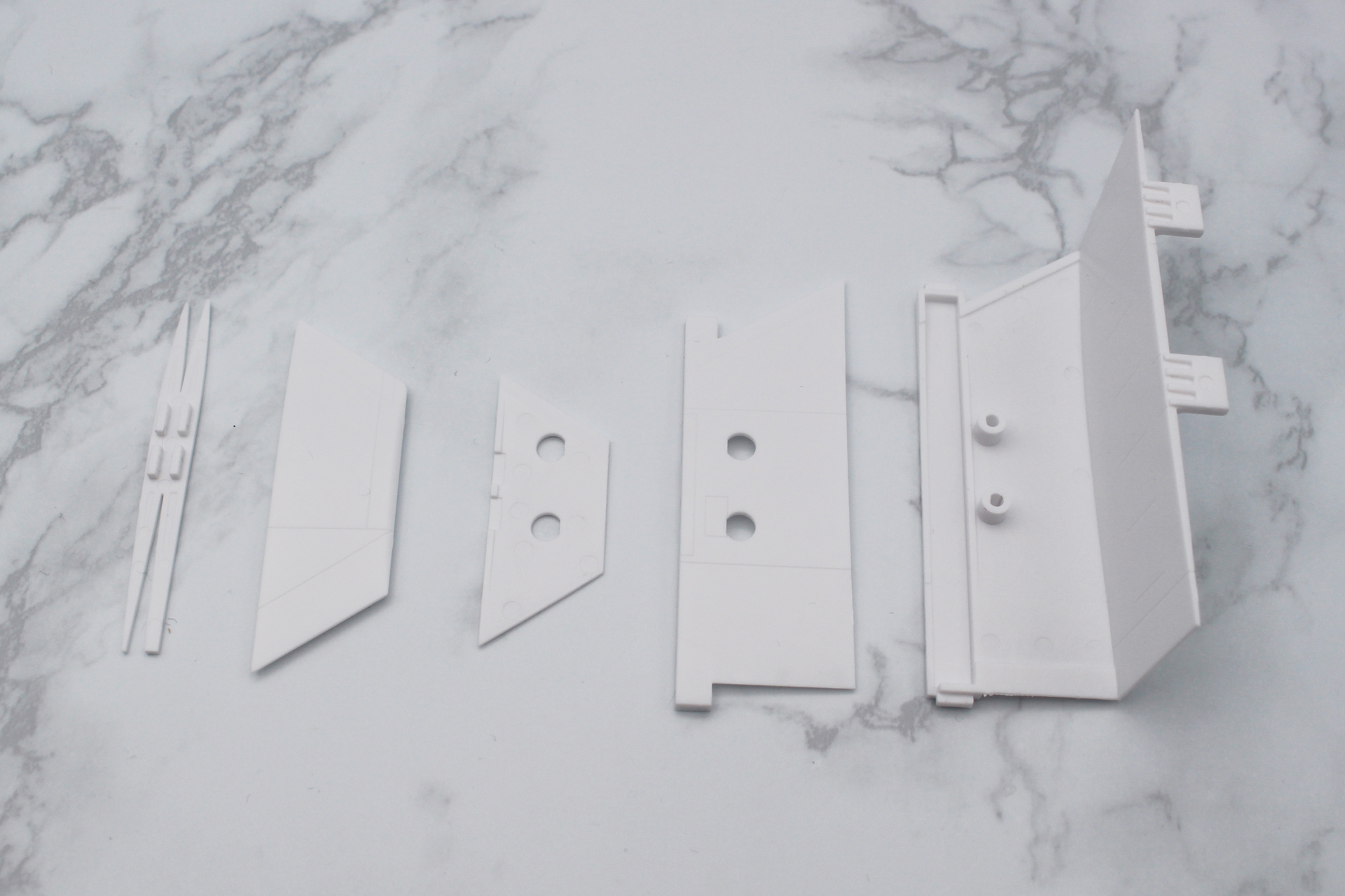 足の翼は5パーツの構成