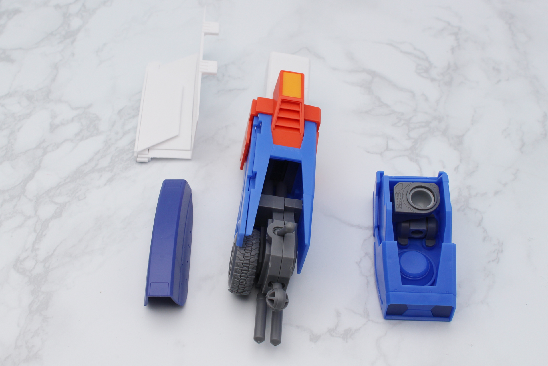 それぞれを組み立てて脚部が完成