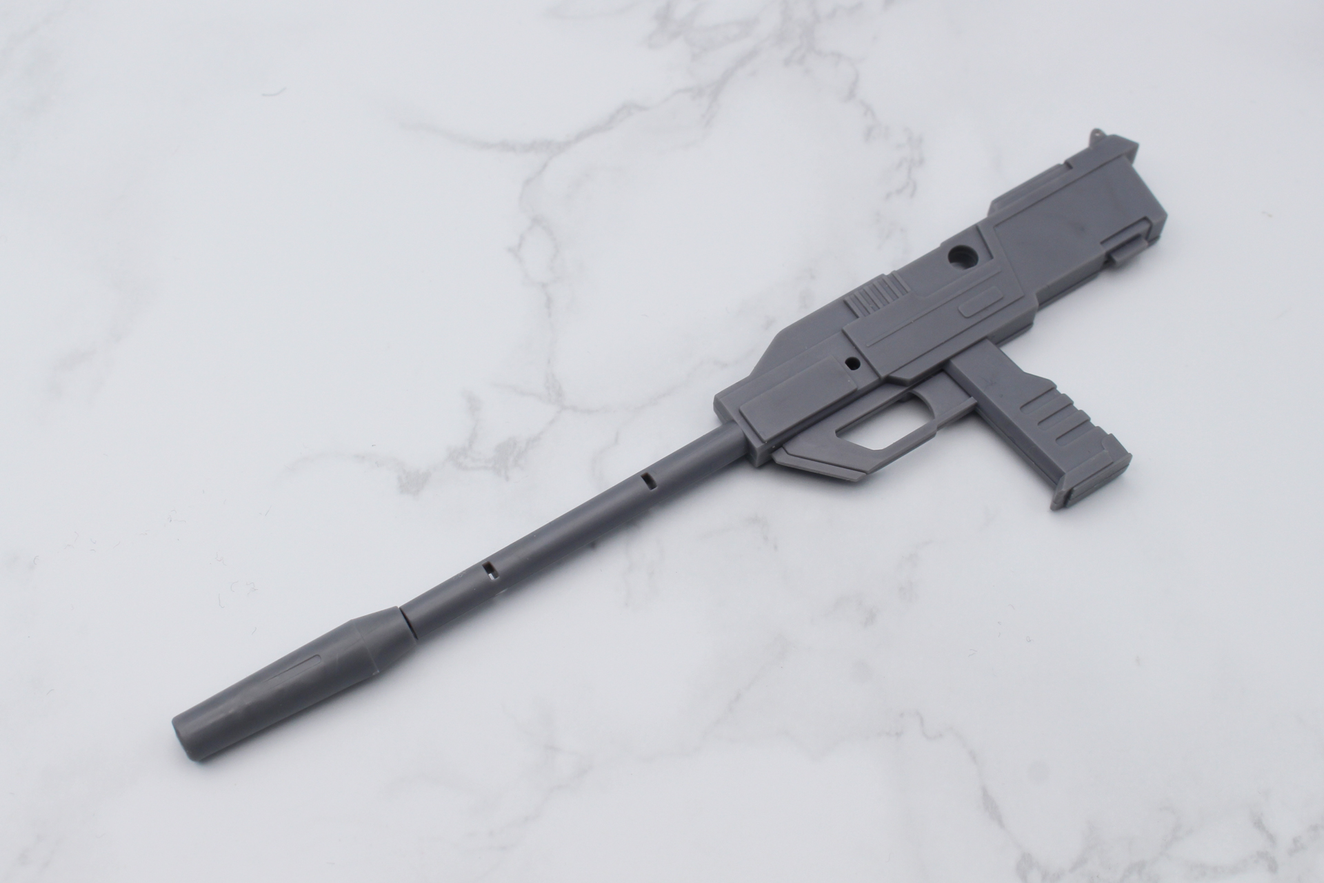 ライフル本体を組み立てて、スコープを取り付けて完成