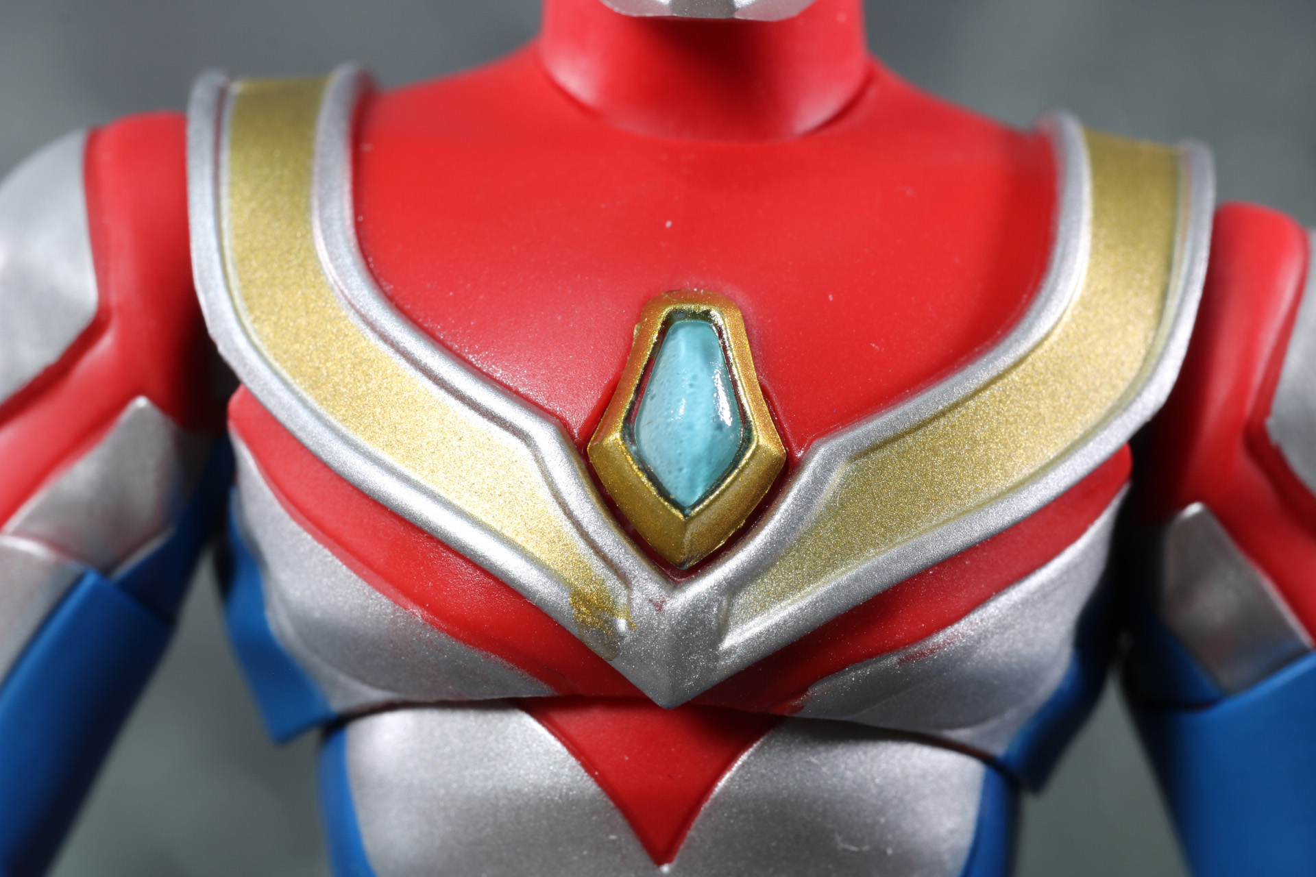 カラータイマーを付け替えることで青い状態、赤く点滅しているときの状態を再現できる