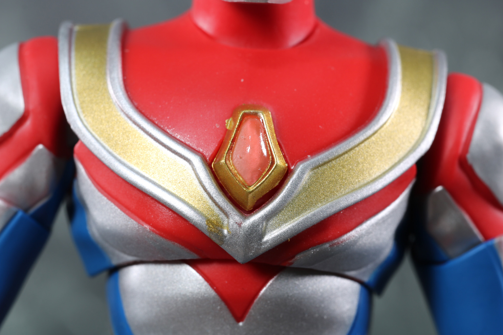 カラータイマーを付け替えることで青い状態、赤く点滅しているときの状態を再現できる