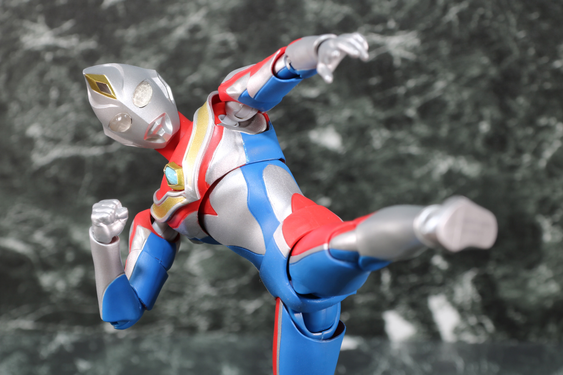 フラッシュ光弾のポーズも再現できる