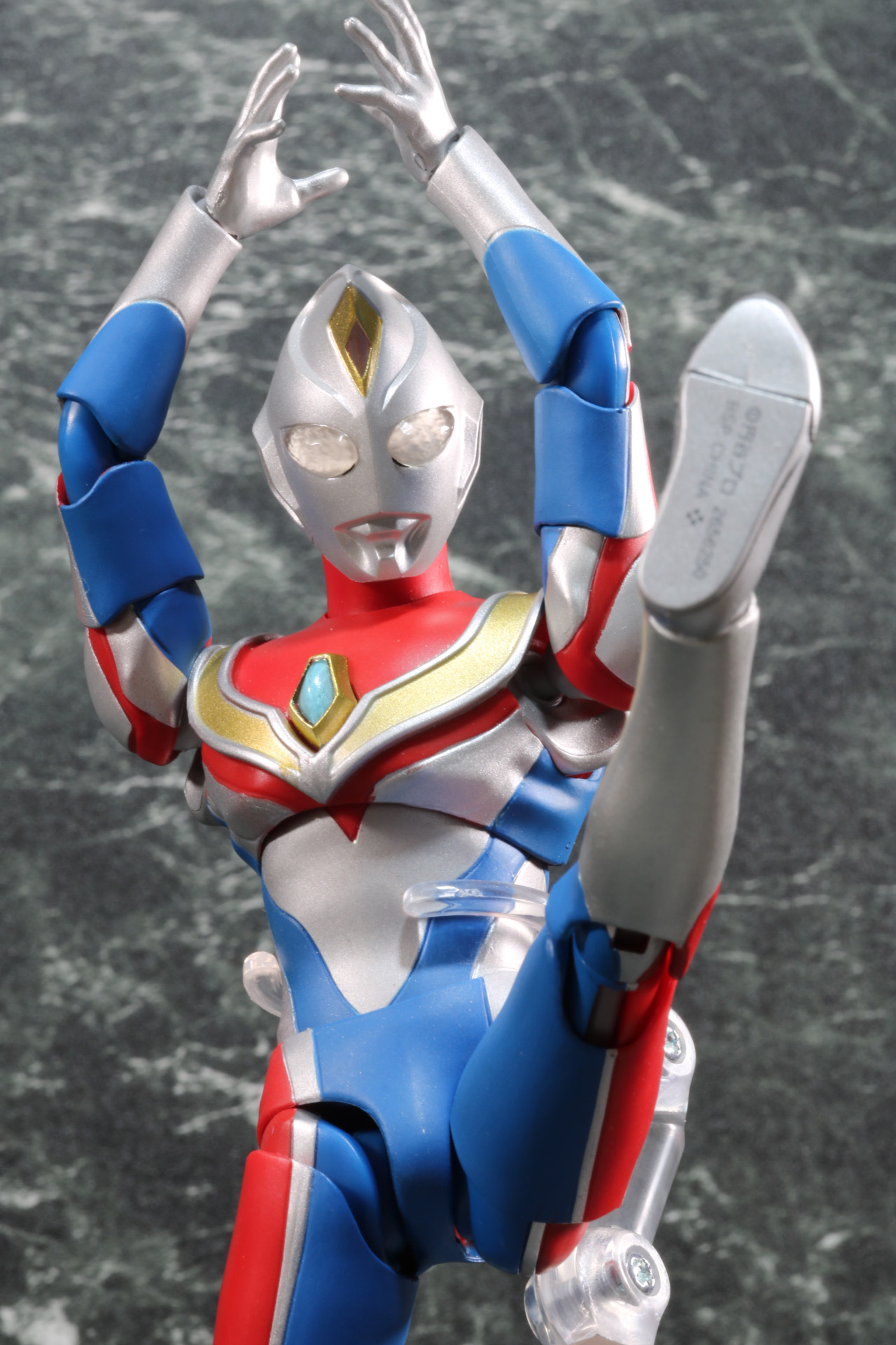 ウルトラフォークの投球フォームも再現できる