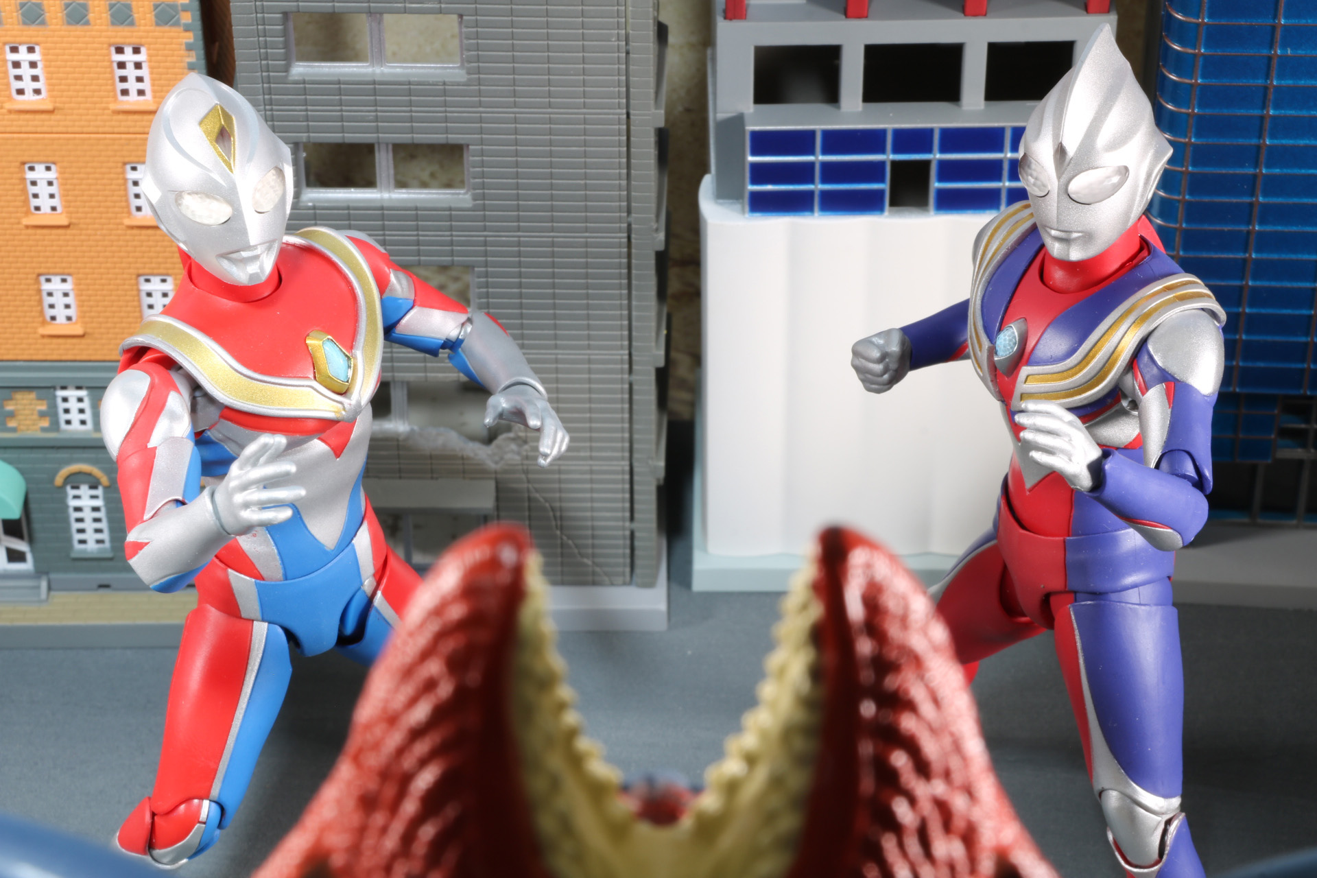 ティガの登場、ダイナの復活からクイーンモネラとの戦いへ