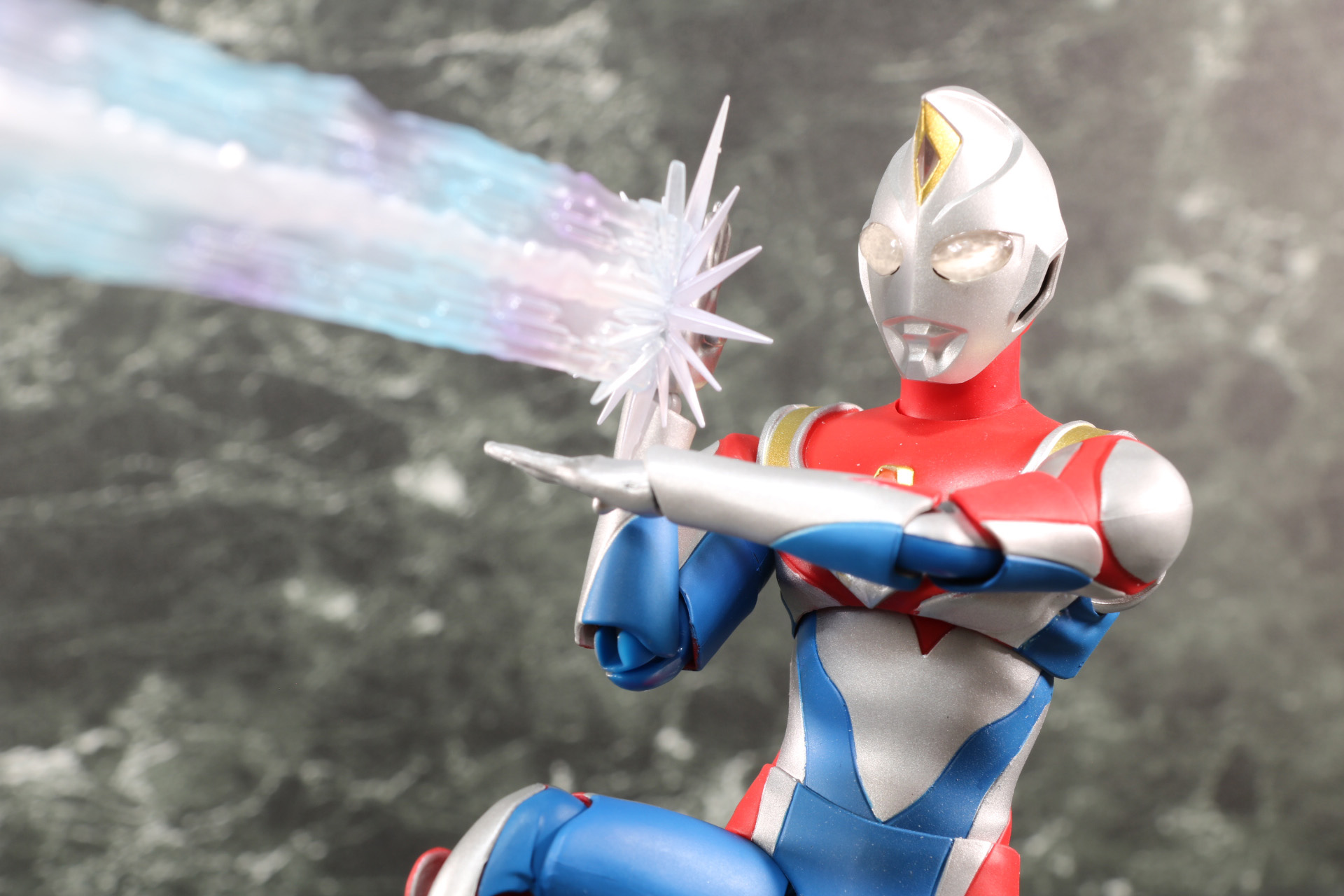 フラッシュ光弾のポーズも再現できる