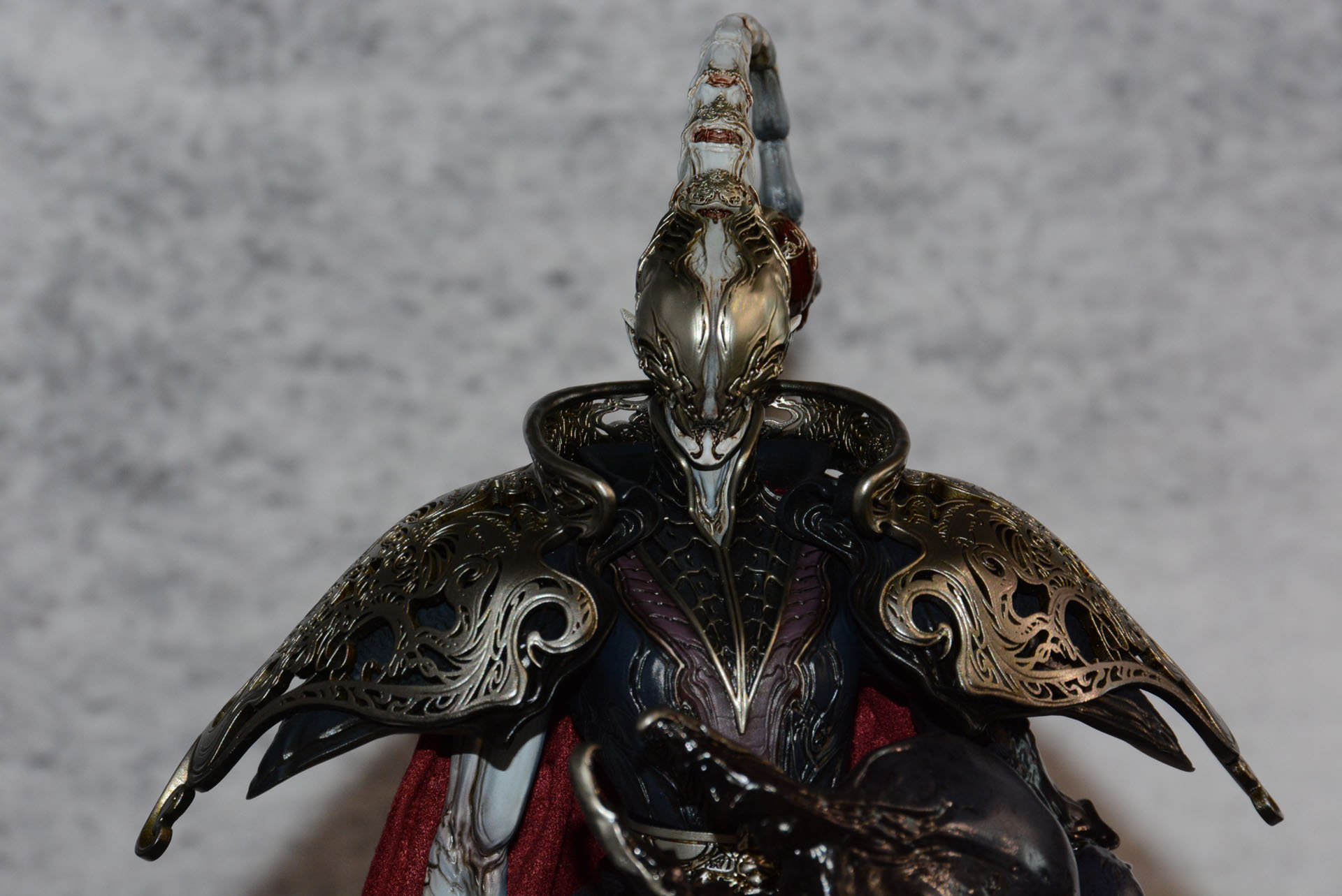 恐ろしい毒針を持った頭部。造型の細かさに注目