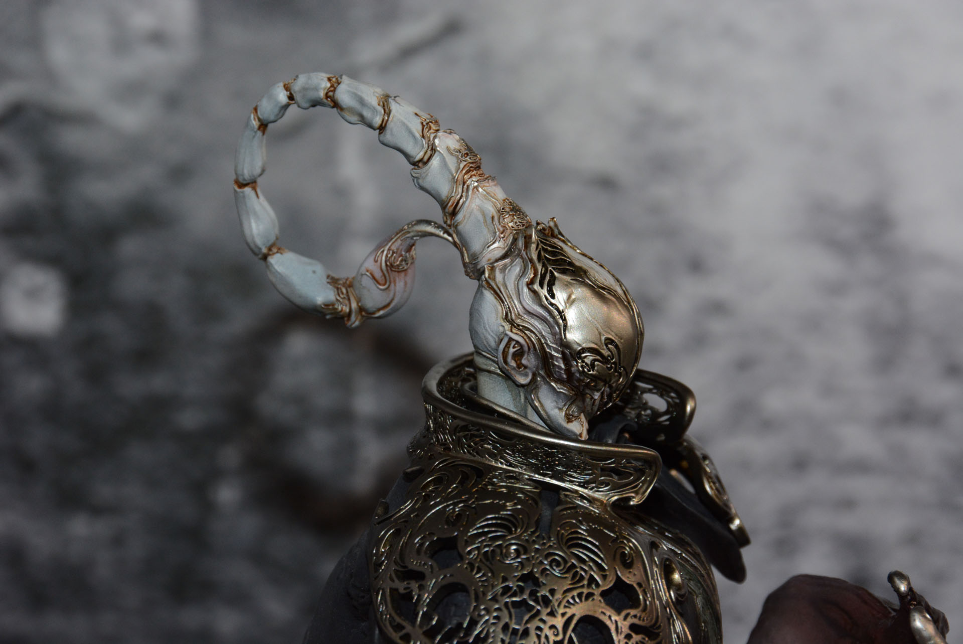 こちらは落ち着いた色彩。雰囲気が変わる