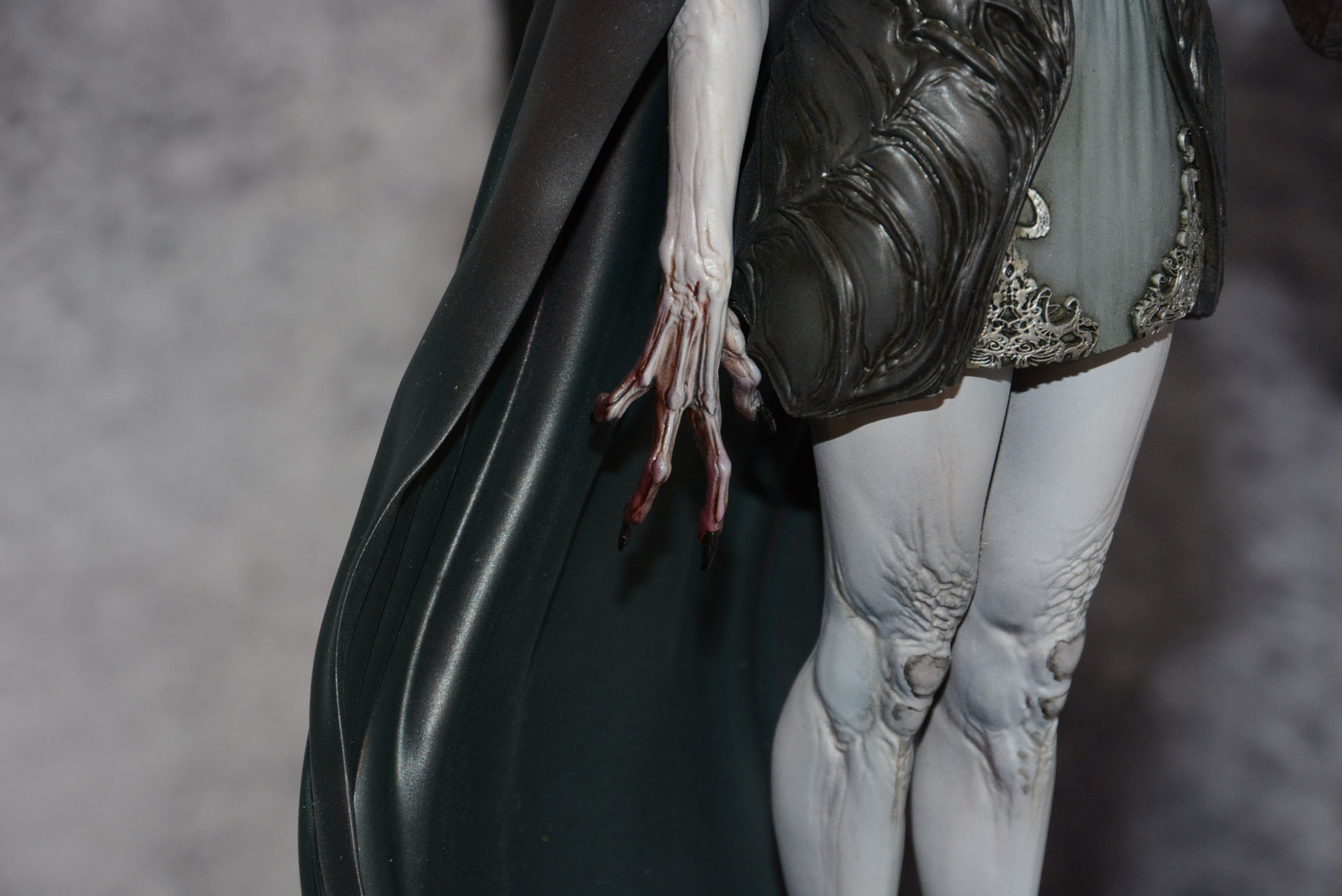 禍々しい造型の右腕