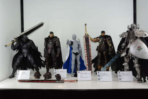 ベルセルク/ 新生鷹の団 グリフィス 1/6 アクションフィギュア 特別企画】美しく優美な姿を再現！ 「SiXTH グリフィス(新生鷹の
