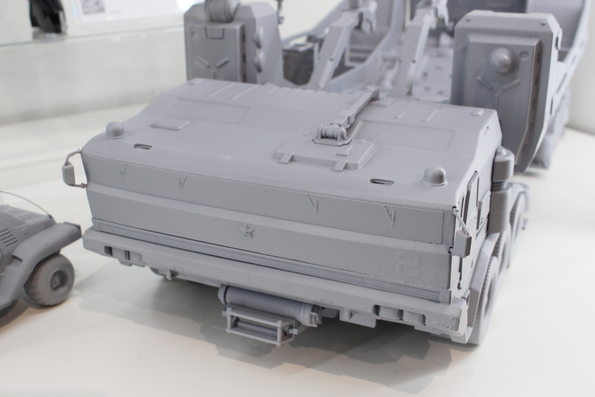 動力車の個性的な形状も再現している