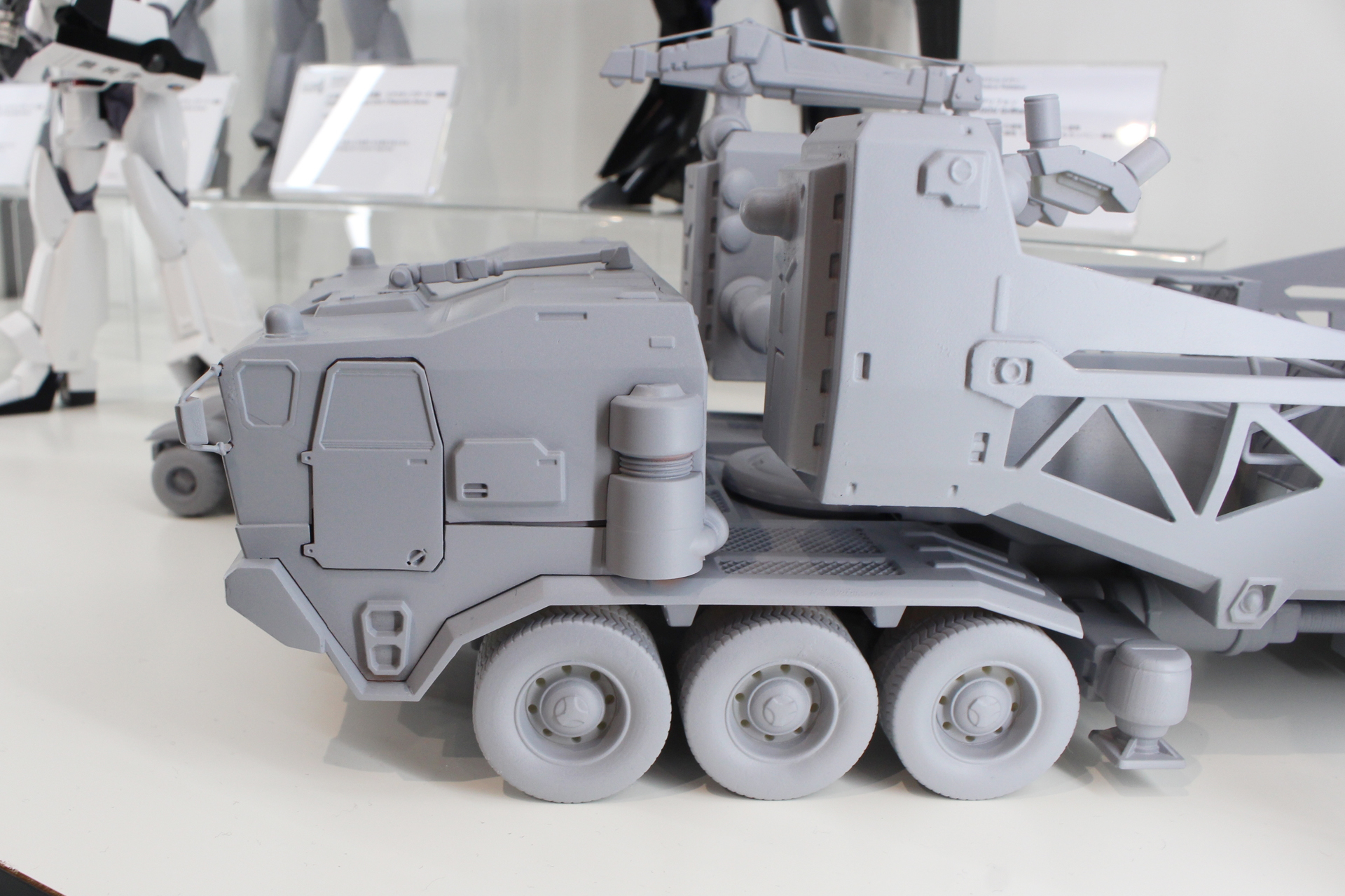 動力車の個性的な形状も再現している