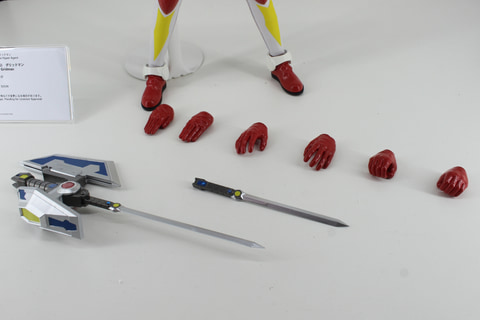 SUPER - 魂ウェブ商店限定 S.H.Figuarts(フィギュアーツ) スーパーサイヤ人ゴッド孫悟空 ドラゴンボールZ 完成品 可動フィギュア バンダイ FIG]CLUB TAMASHII MEMBERS限定 S.H.Figuarts(フィギュアーツ