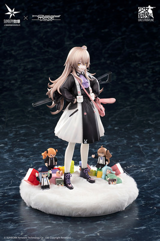 ドルフロ」より、UMP45が衣装「たれうさSS」を着てニヤリと笑う