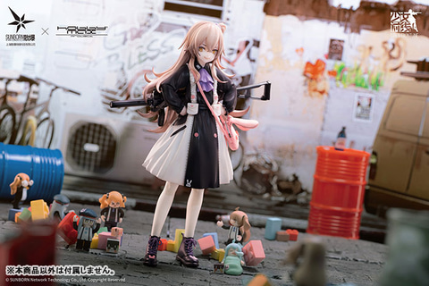 ドルフロ」より、UMP45が衣装「たれうさSS」を着てニヤリと笑う