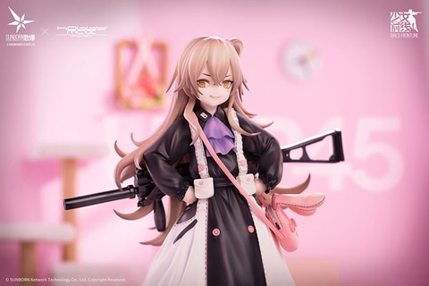ドルフロ」より、UMP45が衣装「たれうさSS」を着てニヤリと笑う
