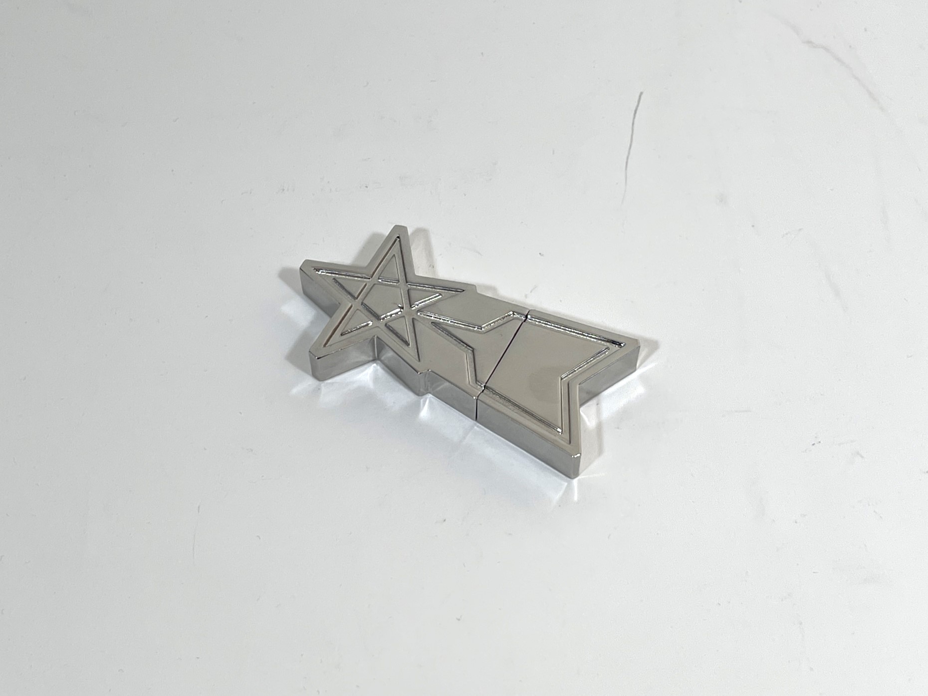 うまくハマると驚くほど簡単にスポッとハマる。ポイントは向きや角度など普段考えないような向きで弄ってみることだ。とにかく弄りまくることが「はずる」クリアのコツと言える