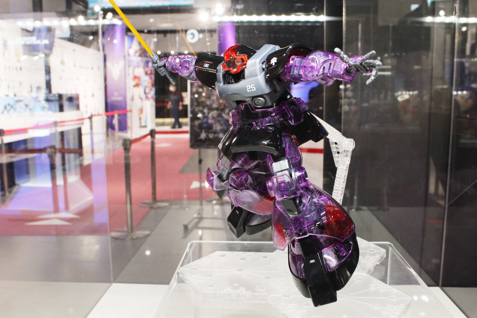 「MG 1/100 ガンダムベース限定 ドム[クリアカラー]」。5月3日発売。価格は5,500円（税込）。ガンダムベース販売商品