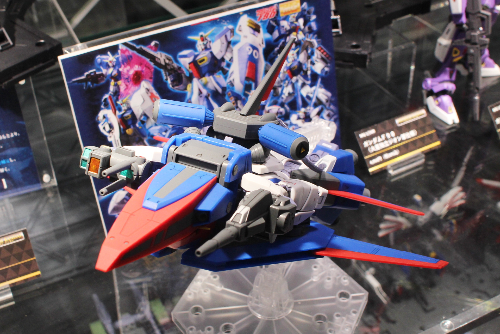 ガンダムベース東京では、ウェーブライダー形態で展示されていた。なおMG F90は別売りとなる
