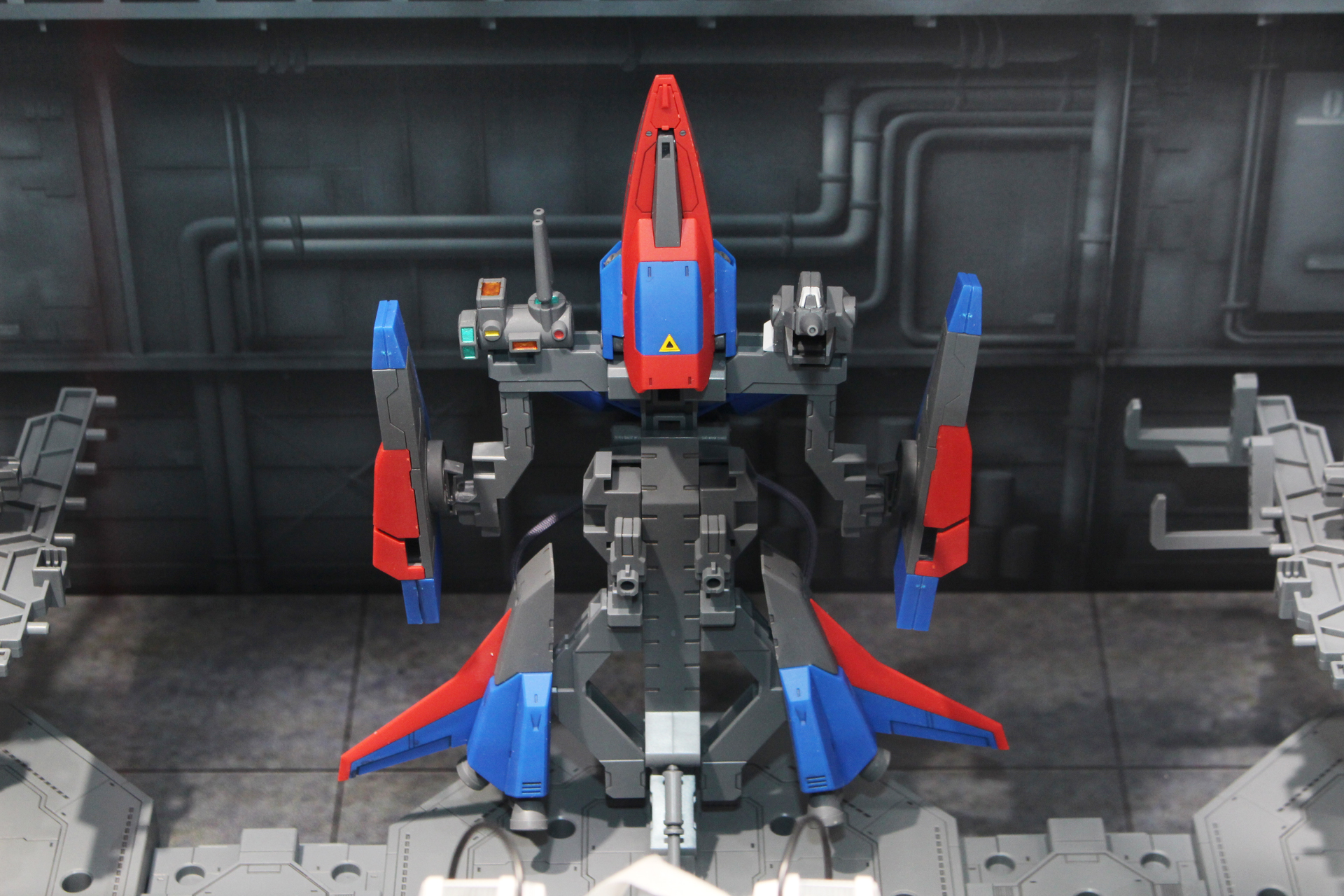 別売りの「ミッションパック 専用ハンガー」へのディスプレイはこちら