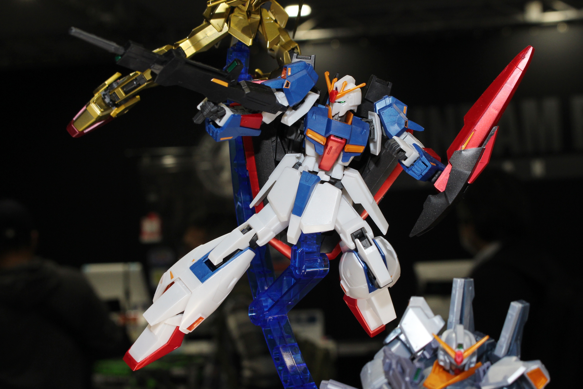 メタリック調のパールカラーの成形色となったゼータガンダム