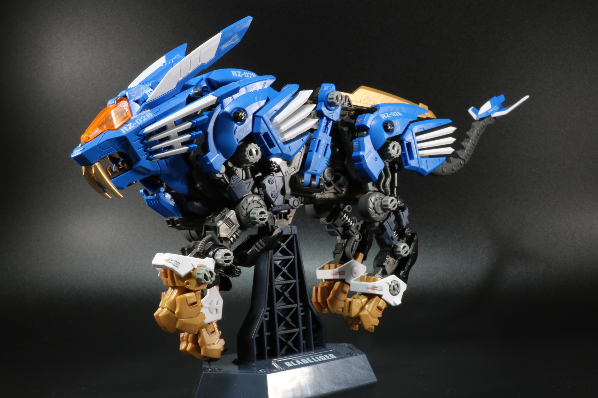 「共和国仕様」のたてがみパーツを装着