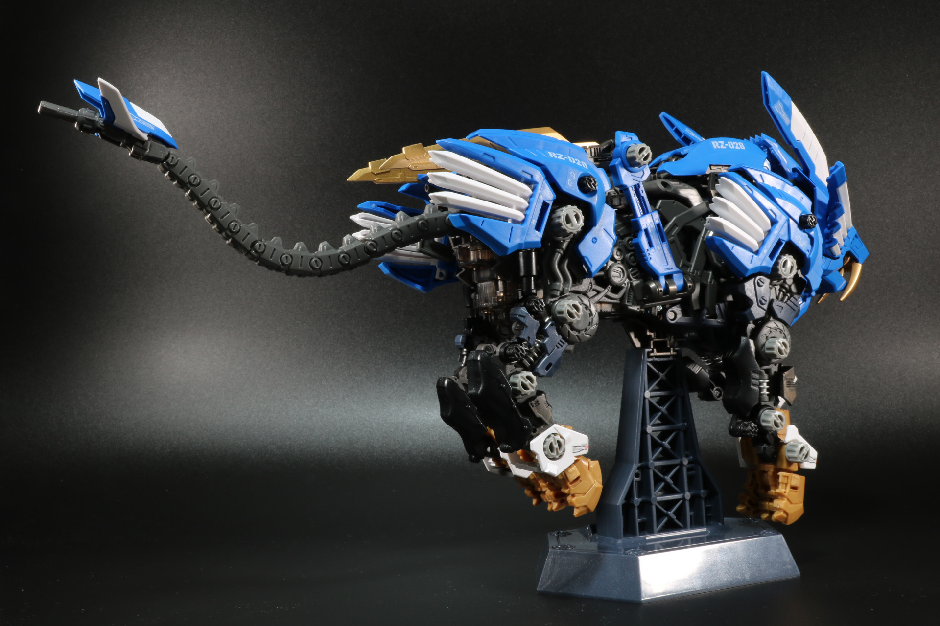 「共和国仕様」のたてがみパーツを装着