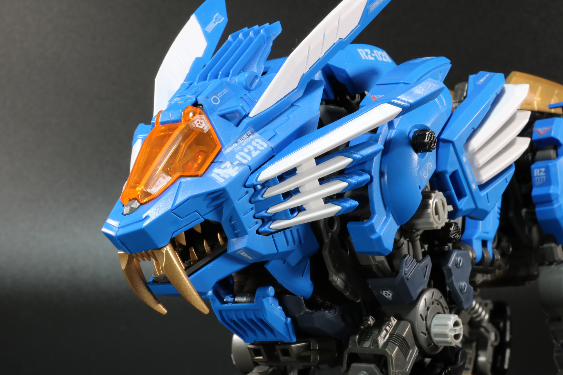 「共和国仕様」のたてがみパーツを装着