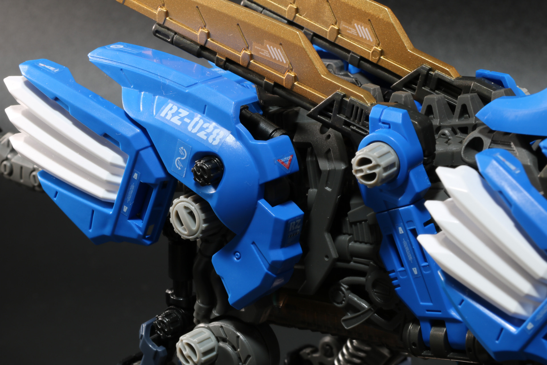 「共和国仕様」のたてがみパーツを装着