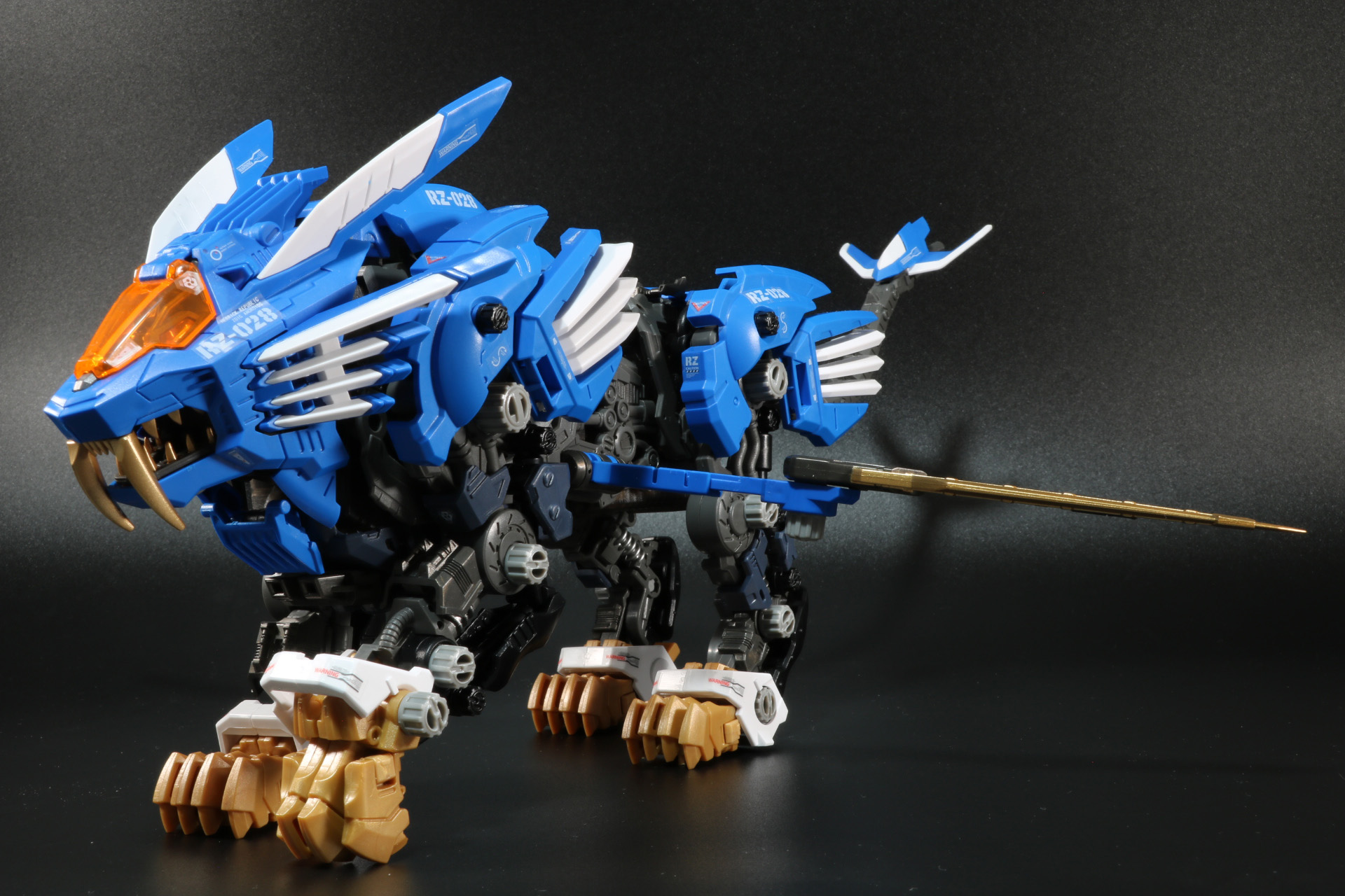 象徴的なレーザーブレード展開